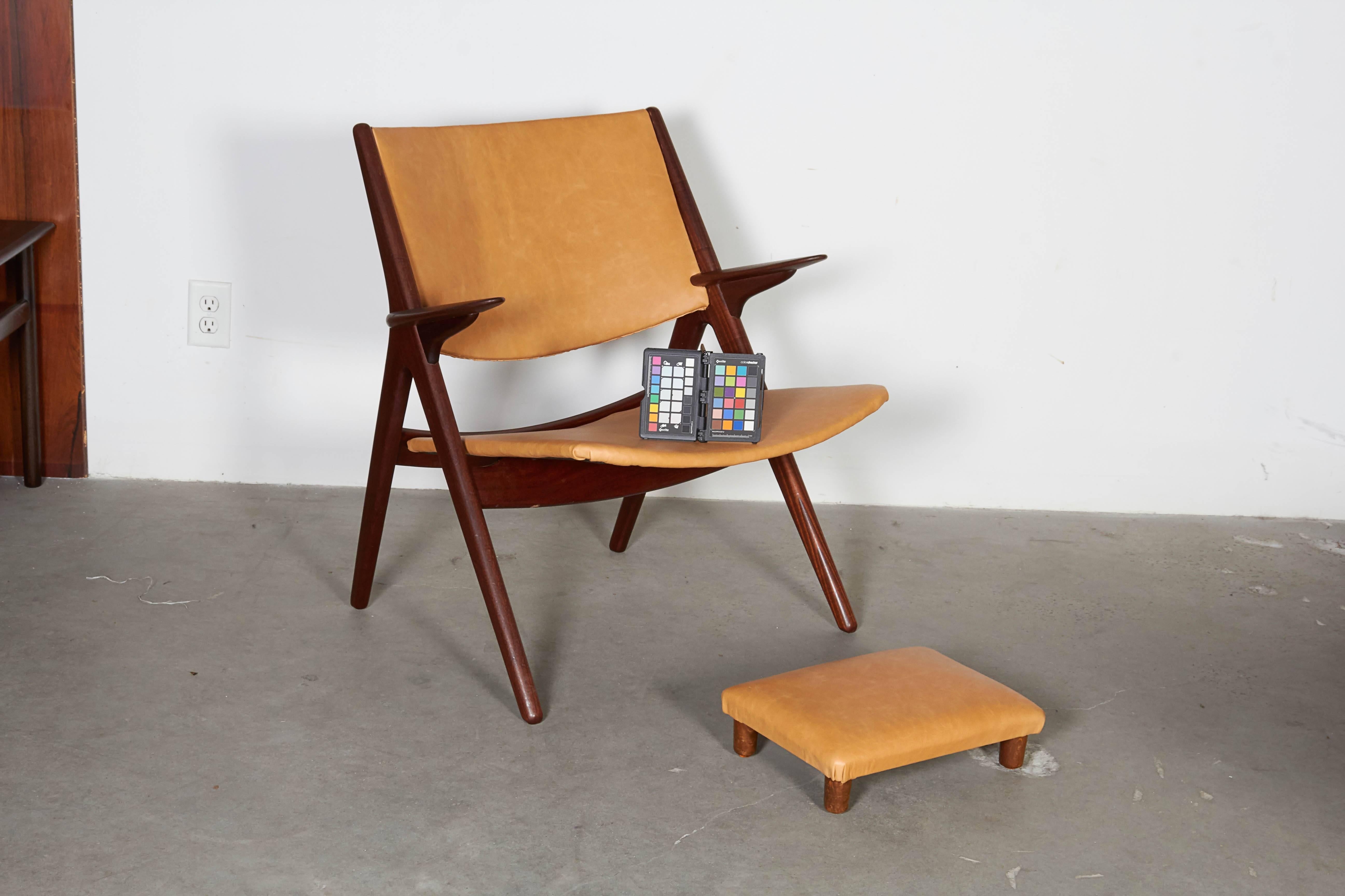 Vintage 1960s Hans Wegner Styled Arm Chair with Ottoman

This Danish chair is in excellent, and the little ottoman is surprisingly helpful in relaxing. Ready for pick up, delivery, or shipping. 