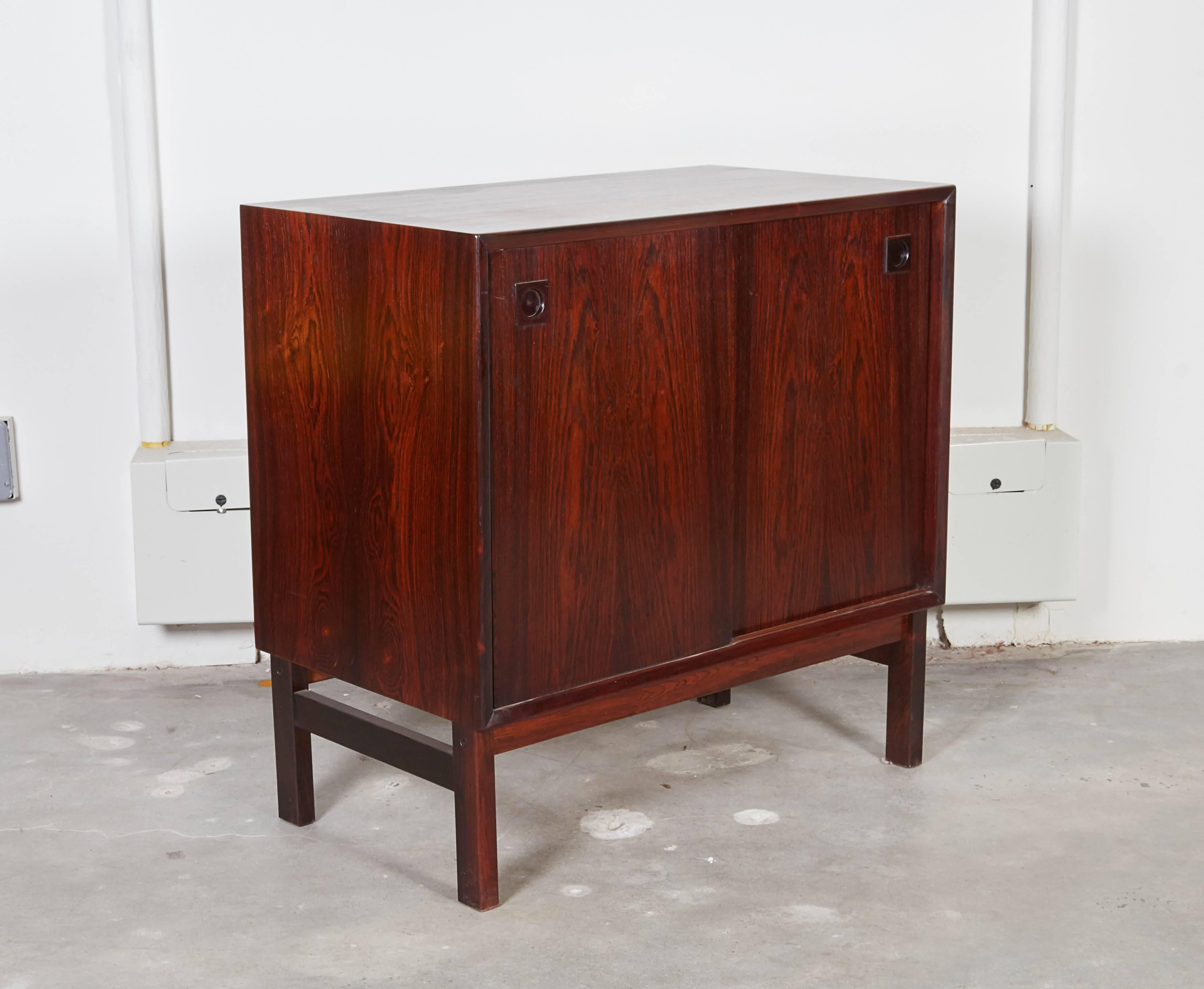 Vintage 1960s Modular Rosewood Sideboard Cabinet 

These Danish cabinets are in excellent condition. As a modular set there is no limited ideas on how to use these. Separate in different rooms, as large night stands or for media storage. Ready for