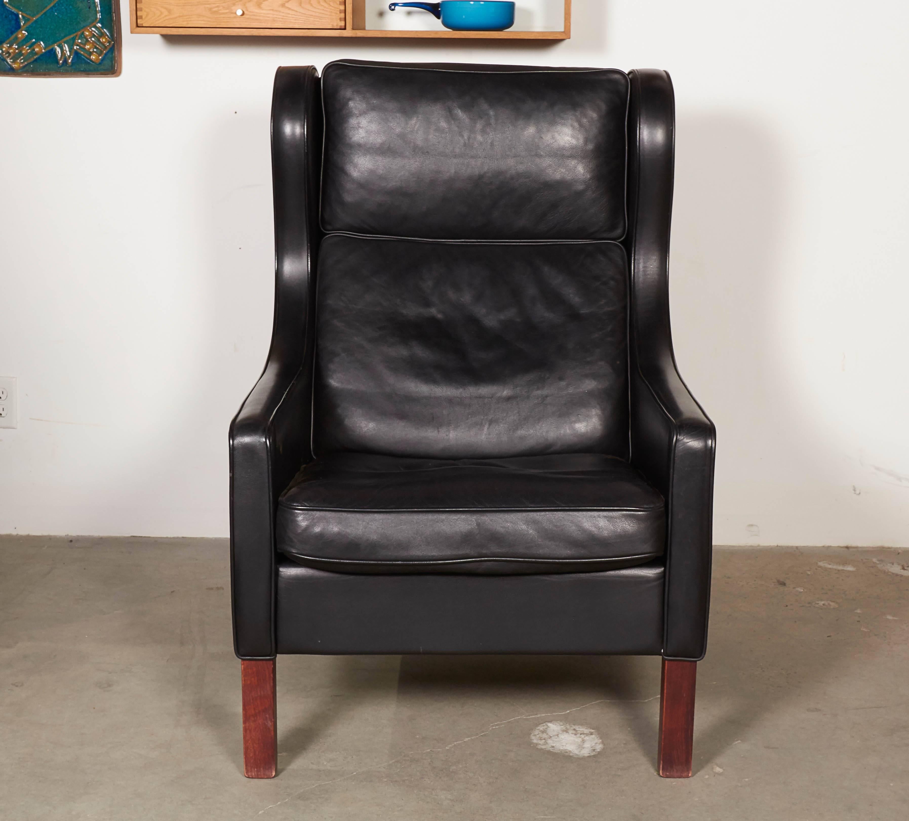 Mid Century Leather Wingback Chairs with Ottoman In Excellent Condition In New York, NY