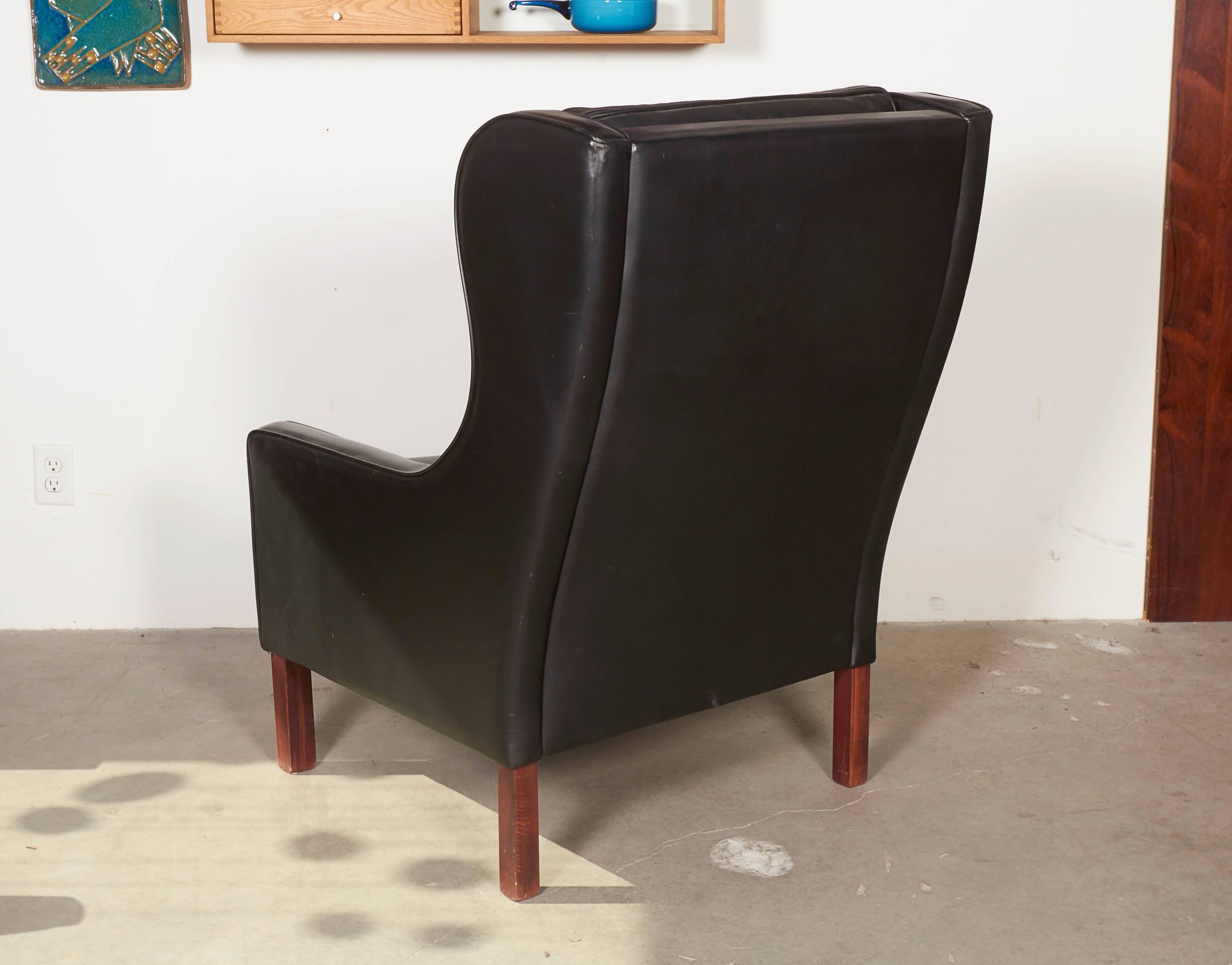 Mid Century Leather Wingback Chairs with Ottoman 1