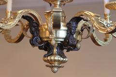 Bellissimo lampadario in bronzo dorato francese Regence del XIX secolo