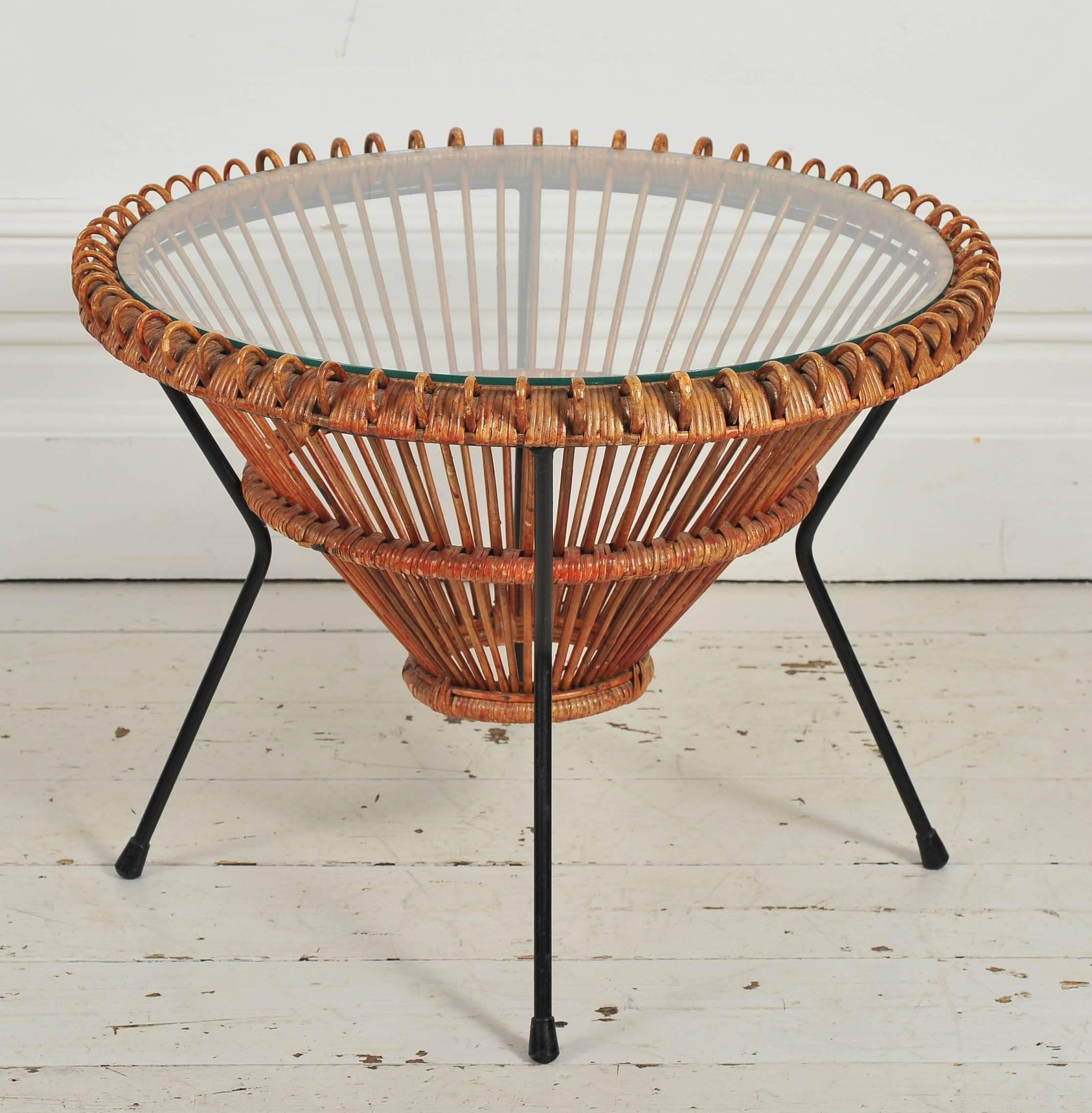 This rattan table is a wonderful piece of 1950s design by Franco Albini. It's an ideal size to fit as a side table between two chairs or be used as a coffee table. 




   
