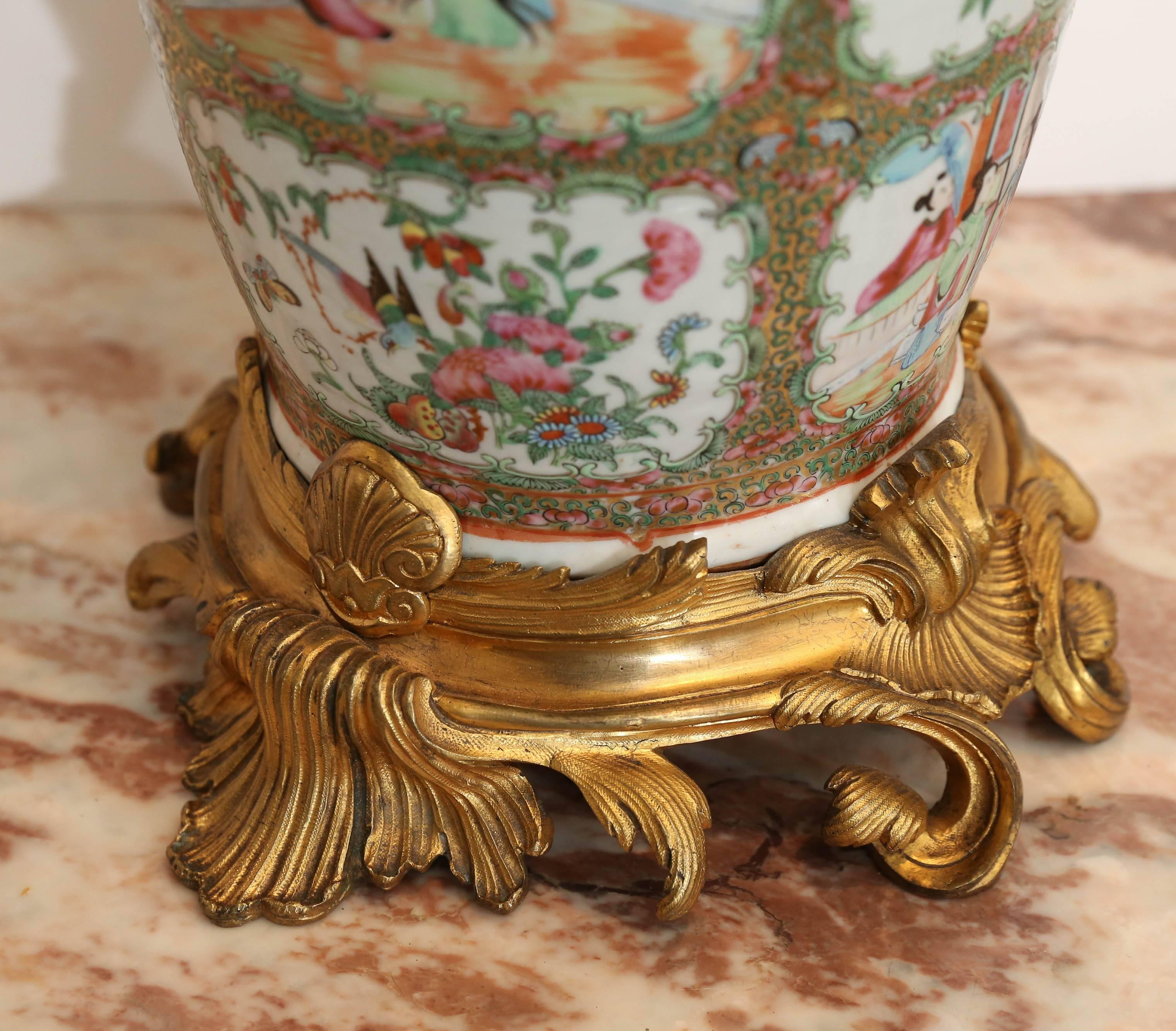 Pair of Rose Medallion Porcelain Candelabrum in Gilt Bronze, 19th Century In Excellent Condition For Sale In Houston, TX