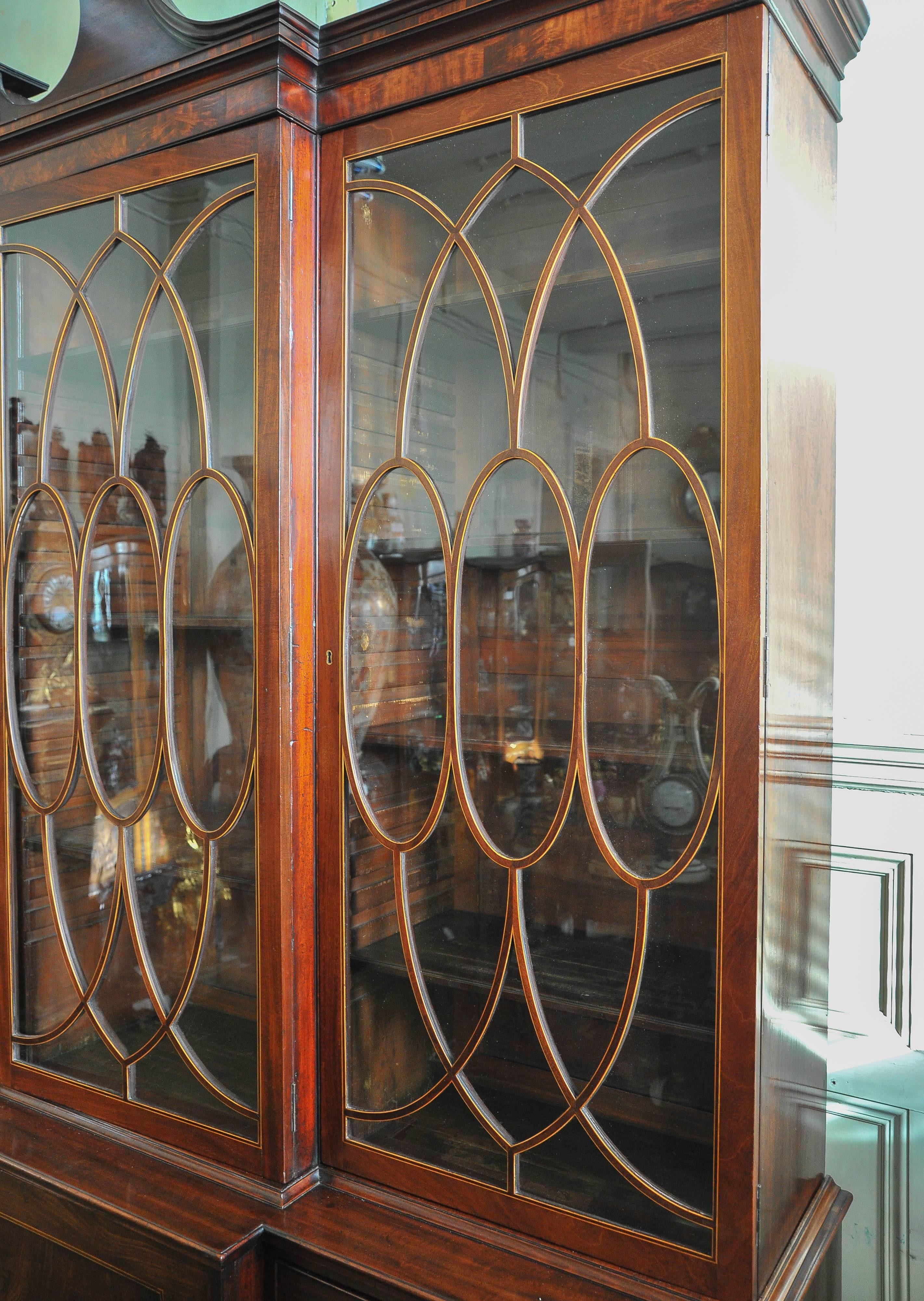 George III Period Library Breakfront Bookcase In Good Condition In Brighton, Sussex