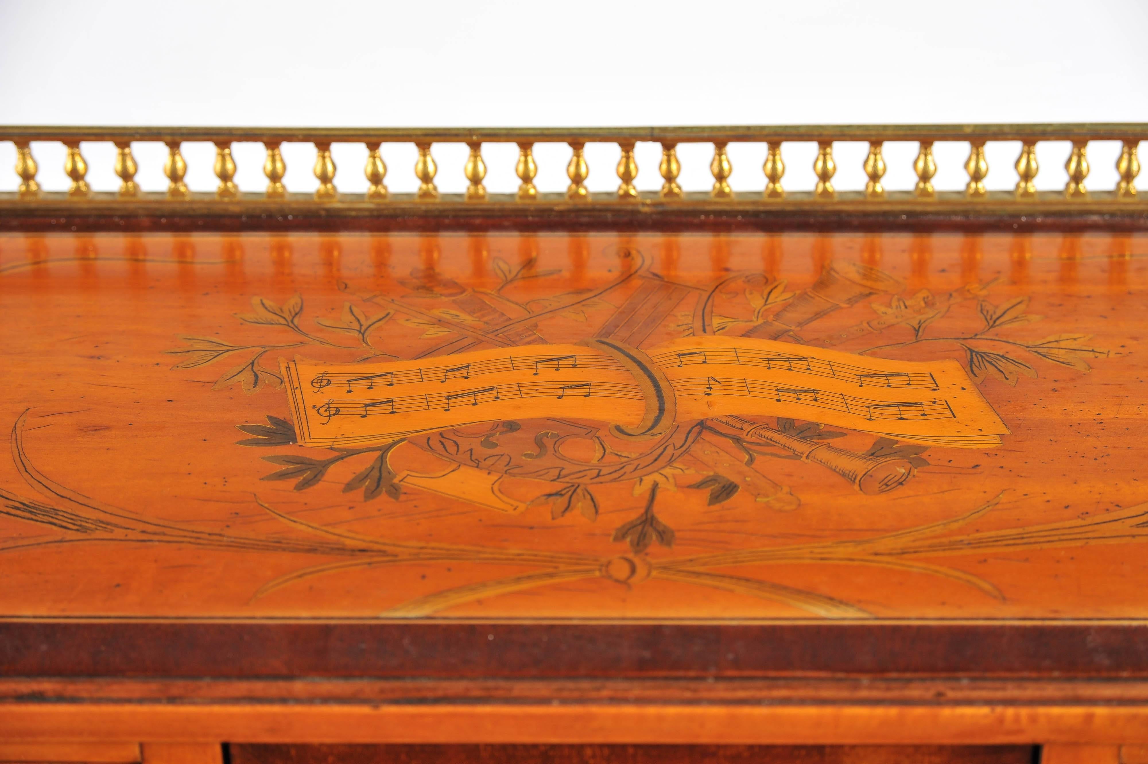 Carlton House-Schreibtisch aus edwardianischem Seidenholz (19. Jahrhundert) im Angebot