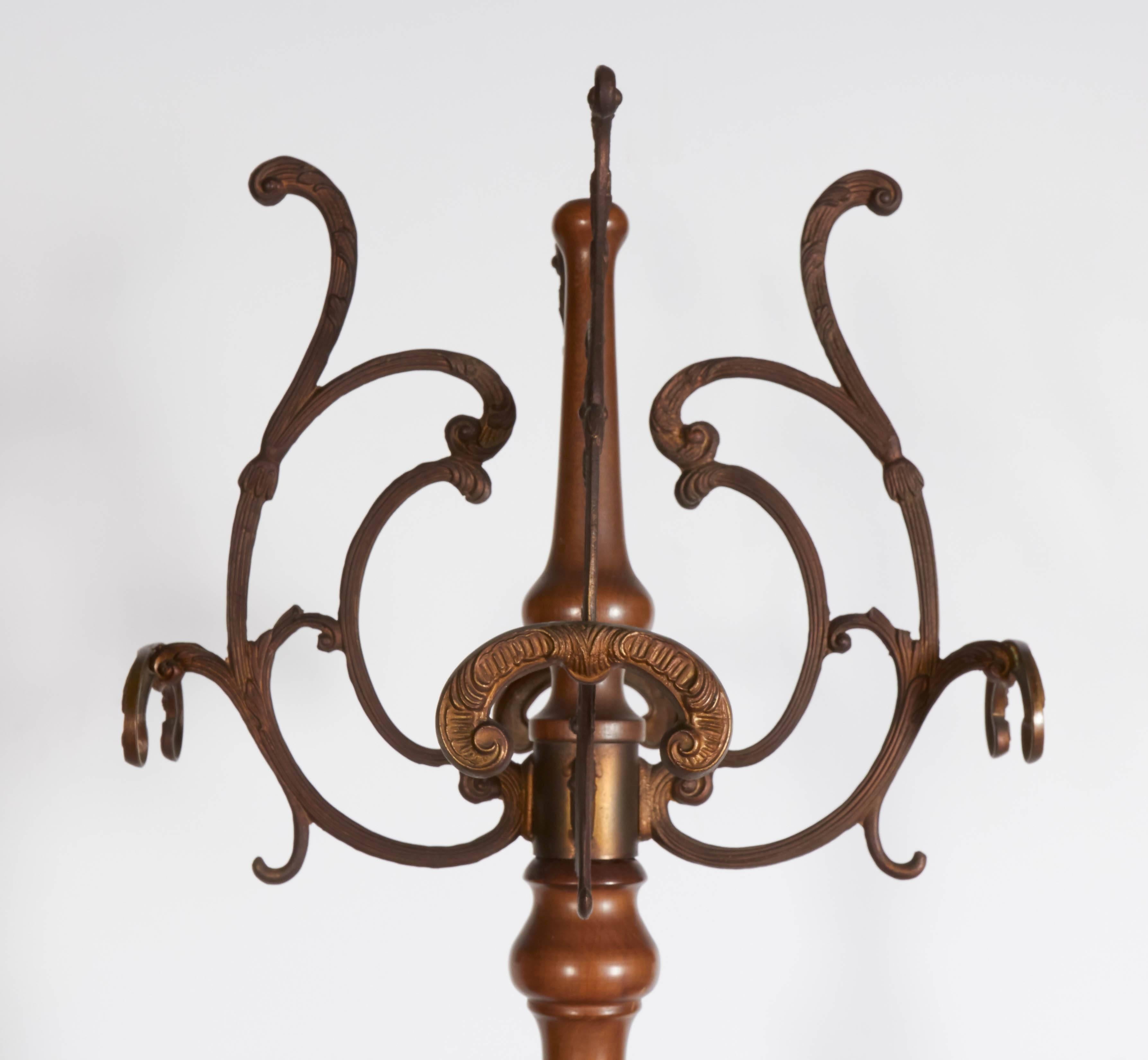 Italian 1940s Turned Walnut Coat Rack with Brass Accents In Excellent Condition In New York, NY