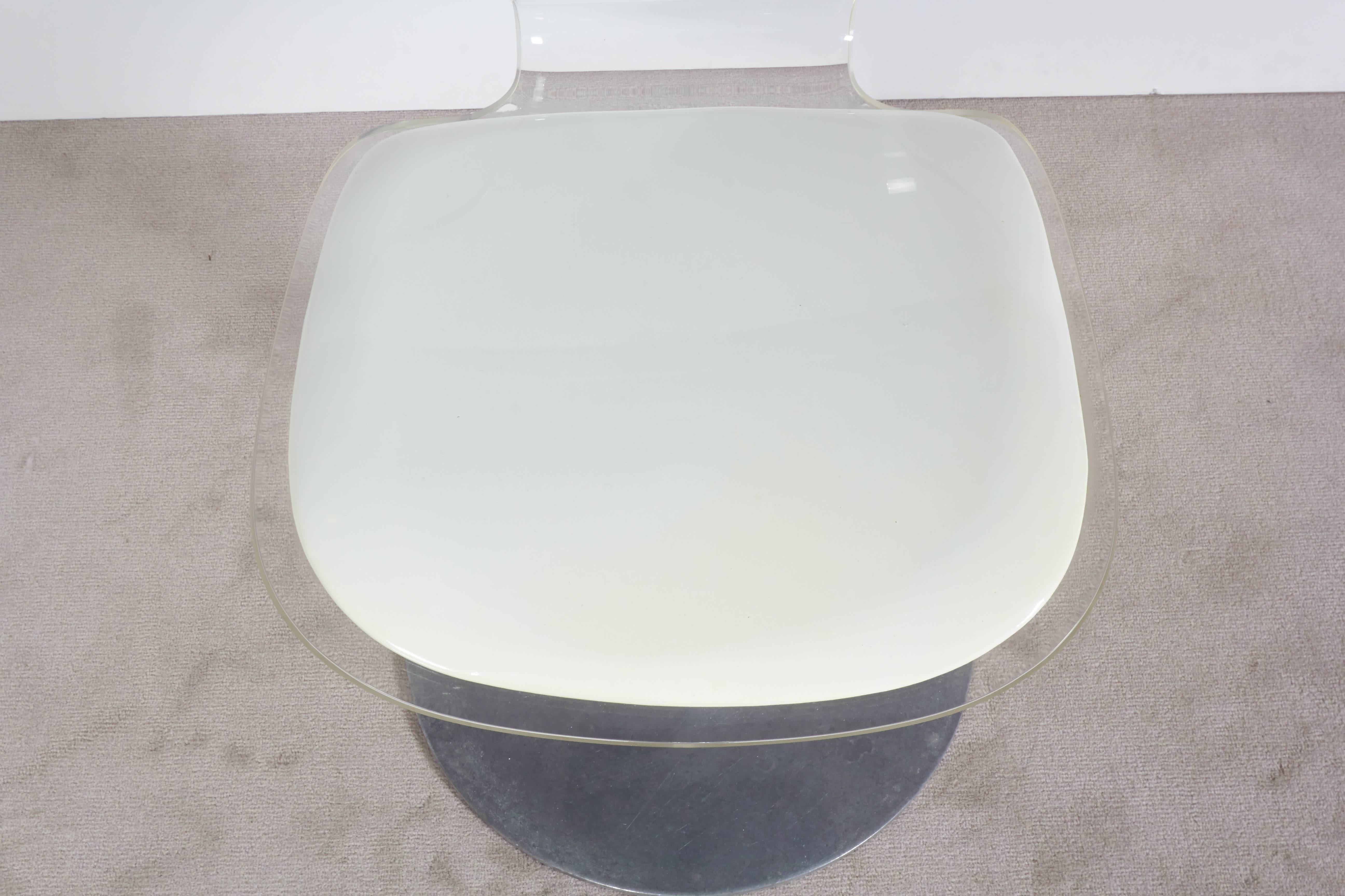 Hill Manufacturing Lucite Chair on Aluminium Tulip Base In Good Condition In New York, NY