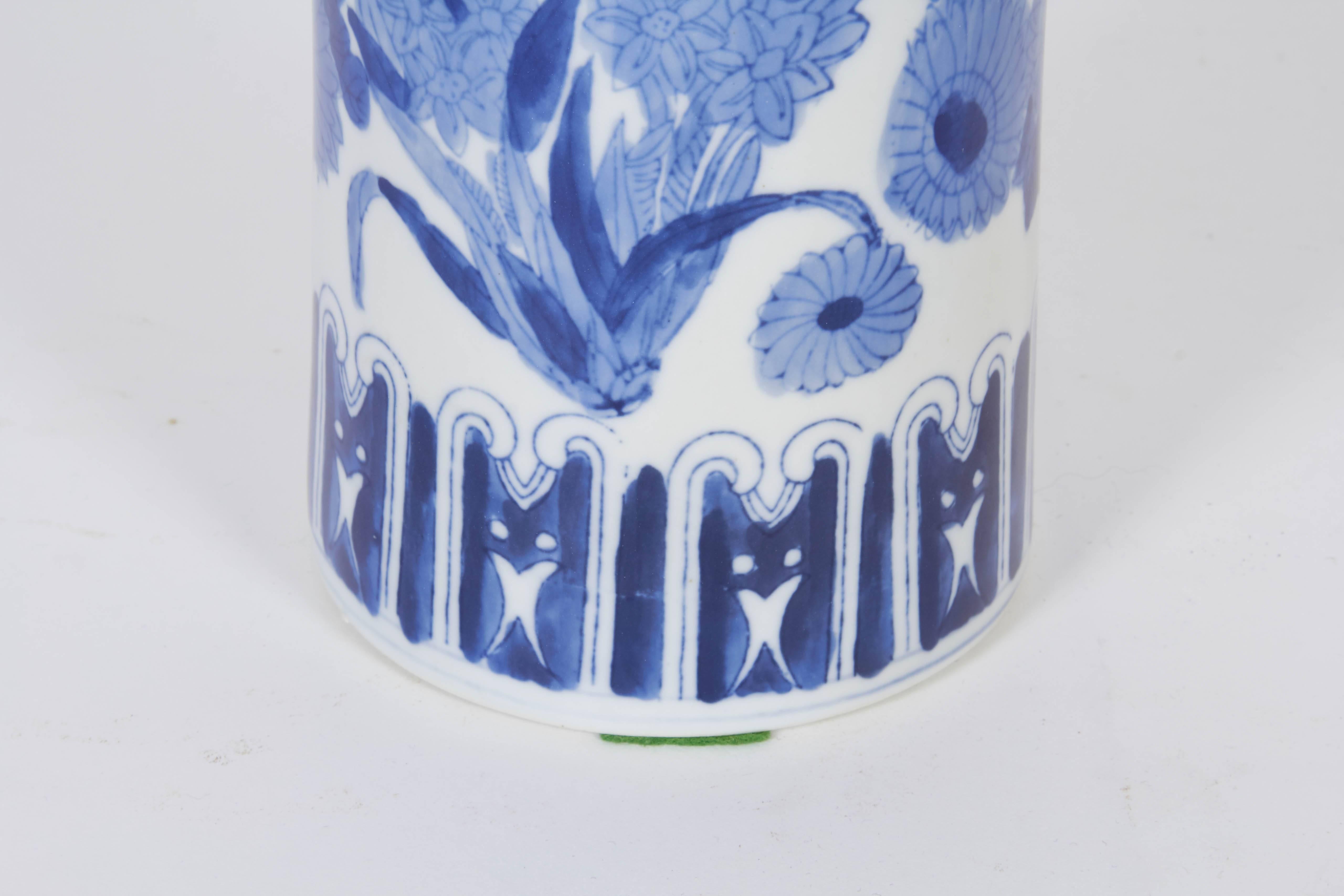 Pair of Chinese Blue and White Porcelain Meiping Style Vases In Good Condition In New York, NY