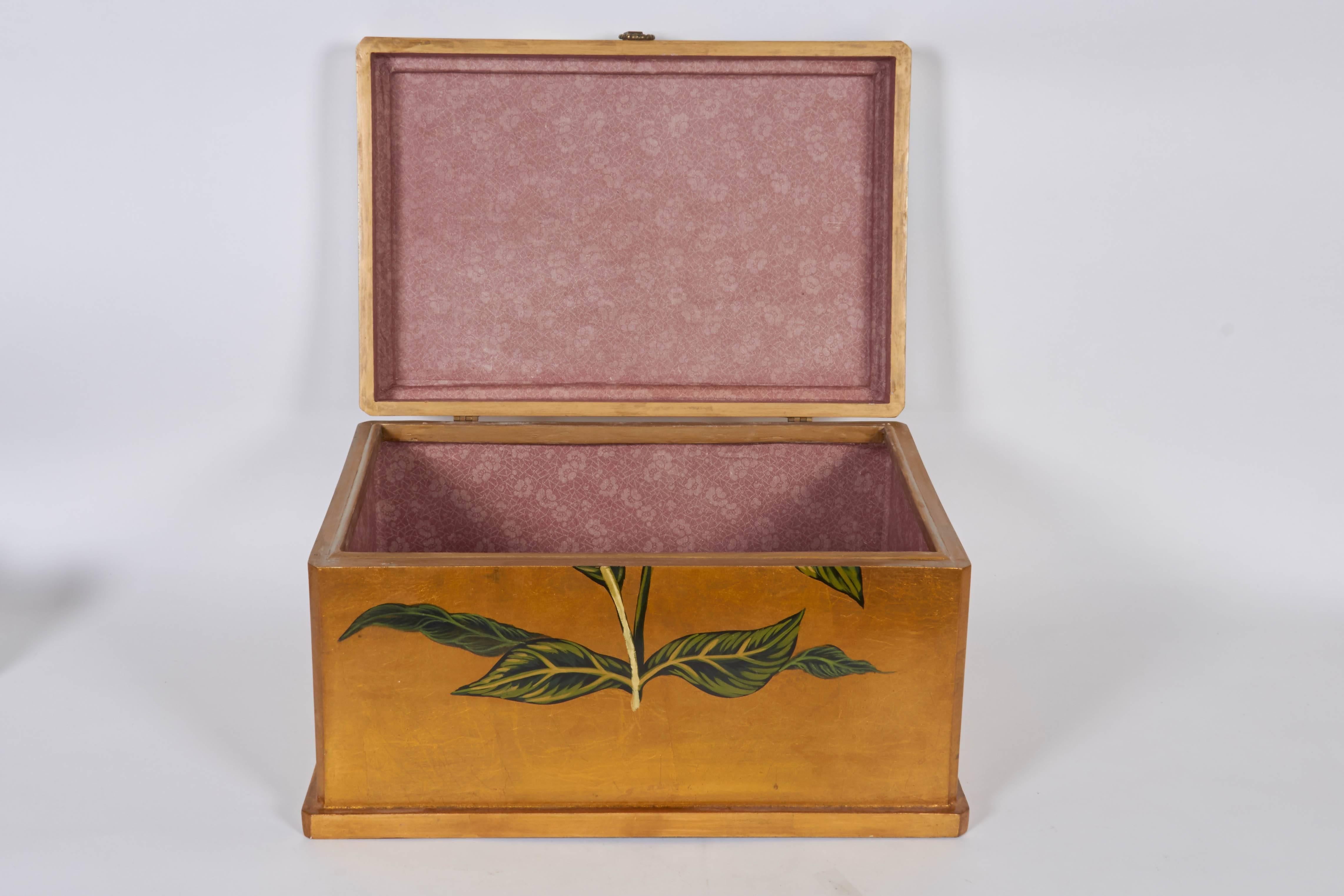 Hand-Painted Gold Leaf Jewelry Box with Cockatoos In Good Condition In New York, NY