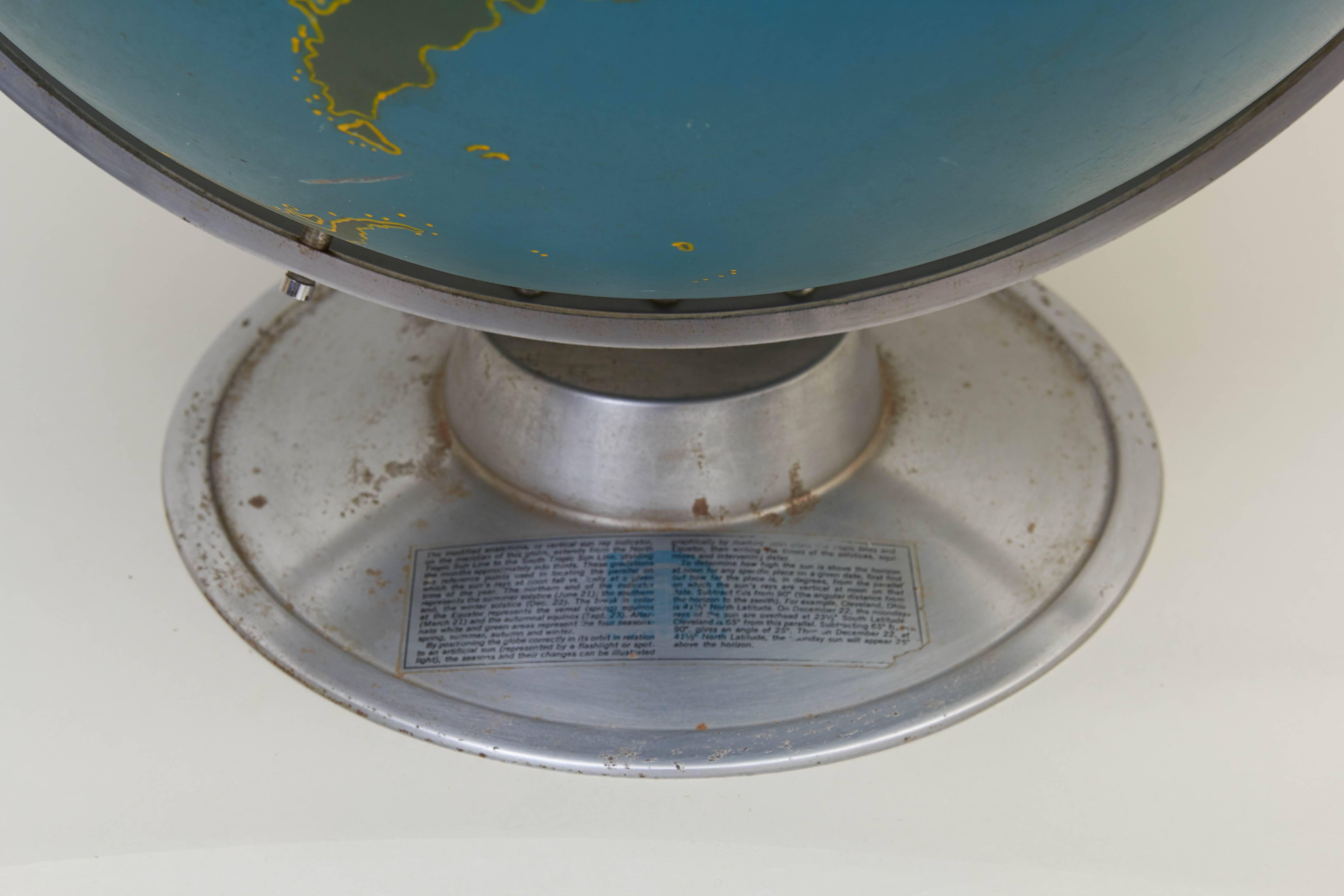 Mid-Century Modern Military Globe In Good Condition In New York, NY