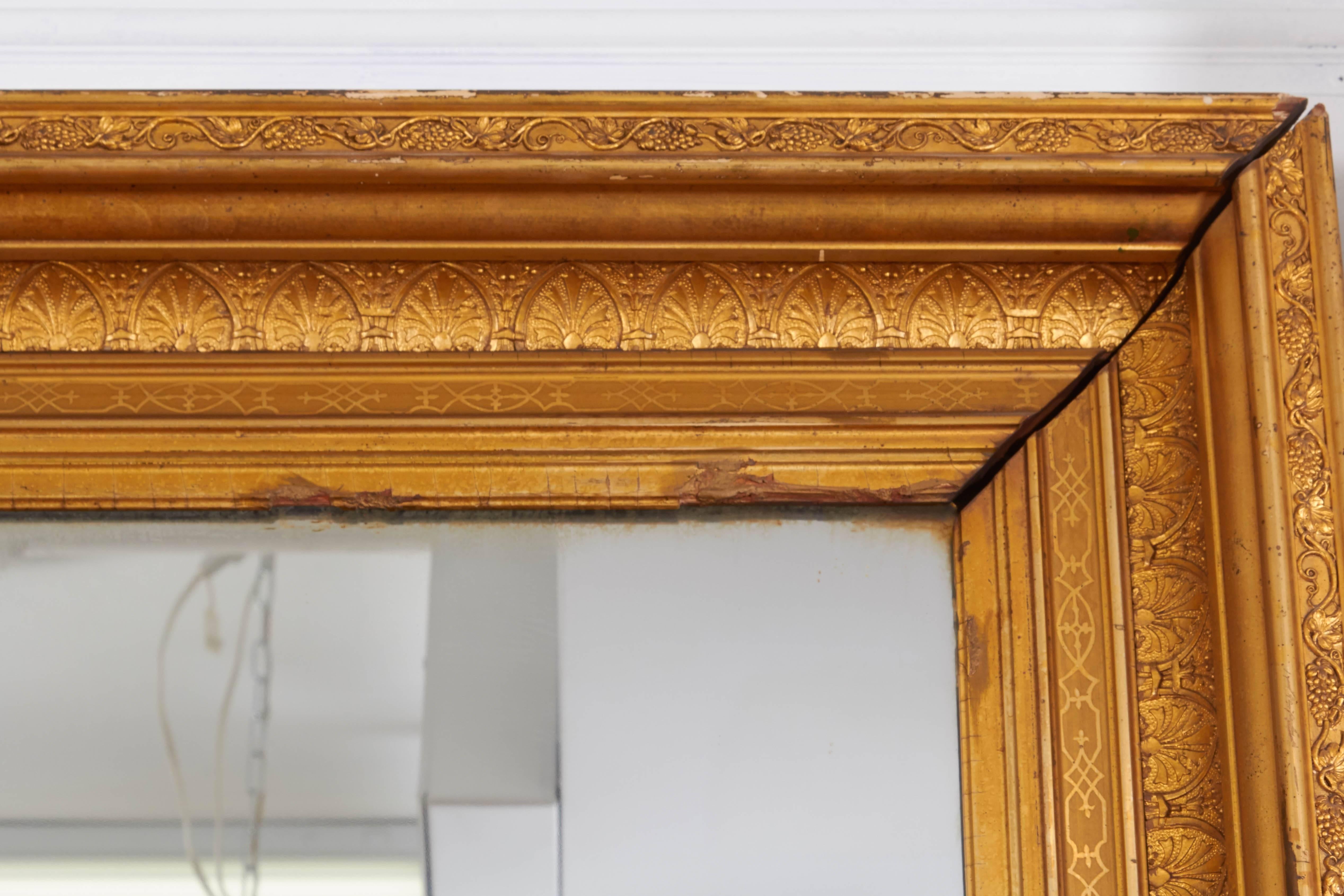 Sculpté Miroir en bois doré de style Empire du début du XXe siècle en vente