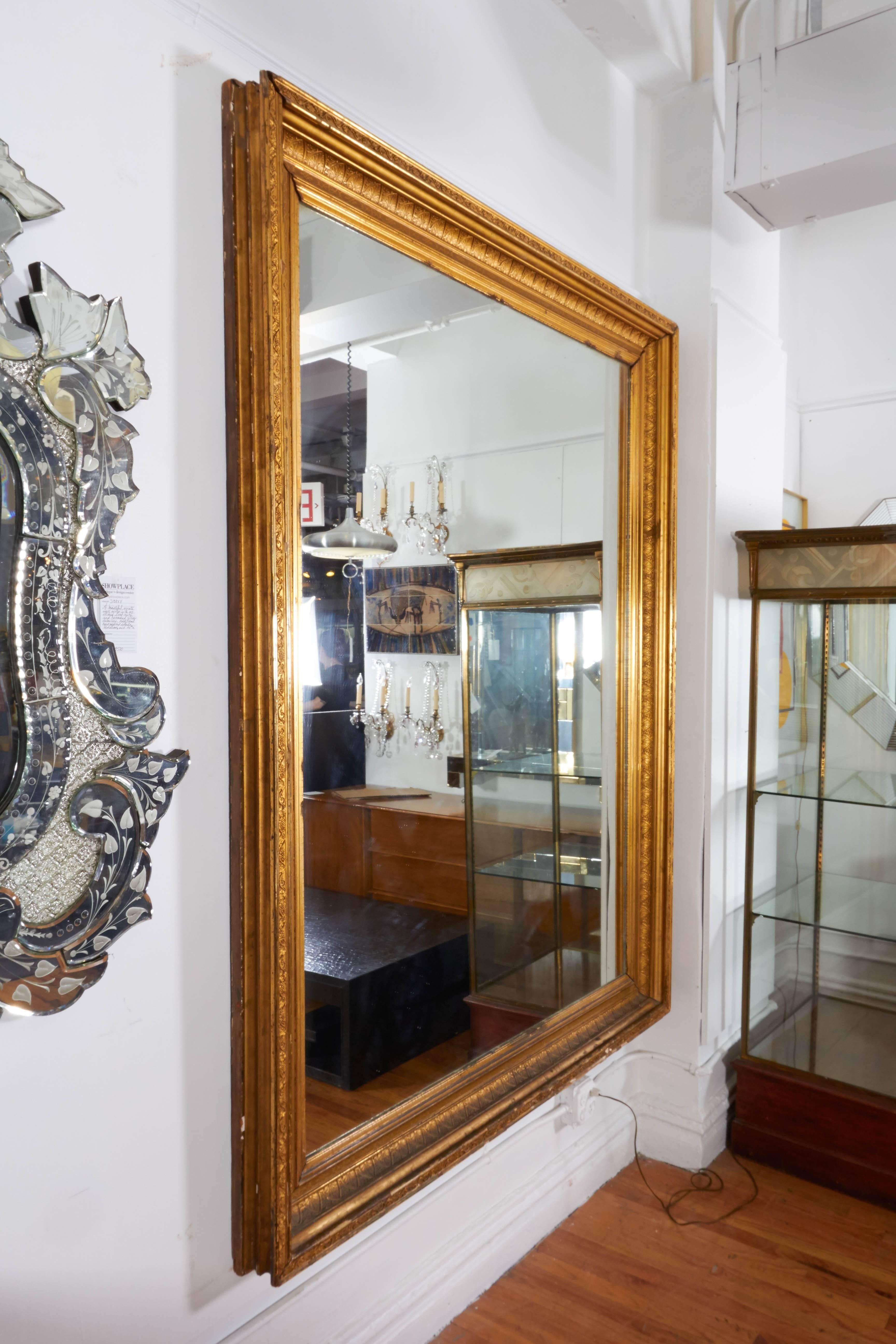 20ième siècle Miroir en bois doré de style Empire du début du XXe siècle en vente