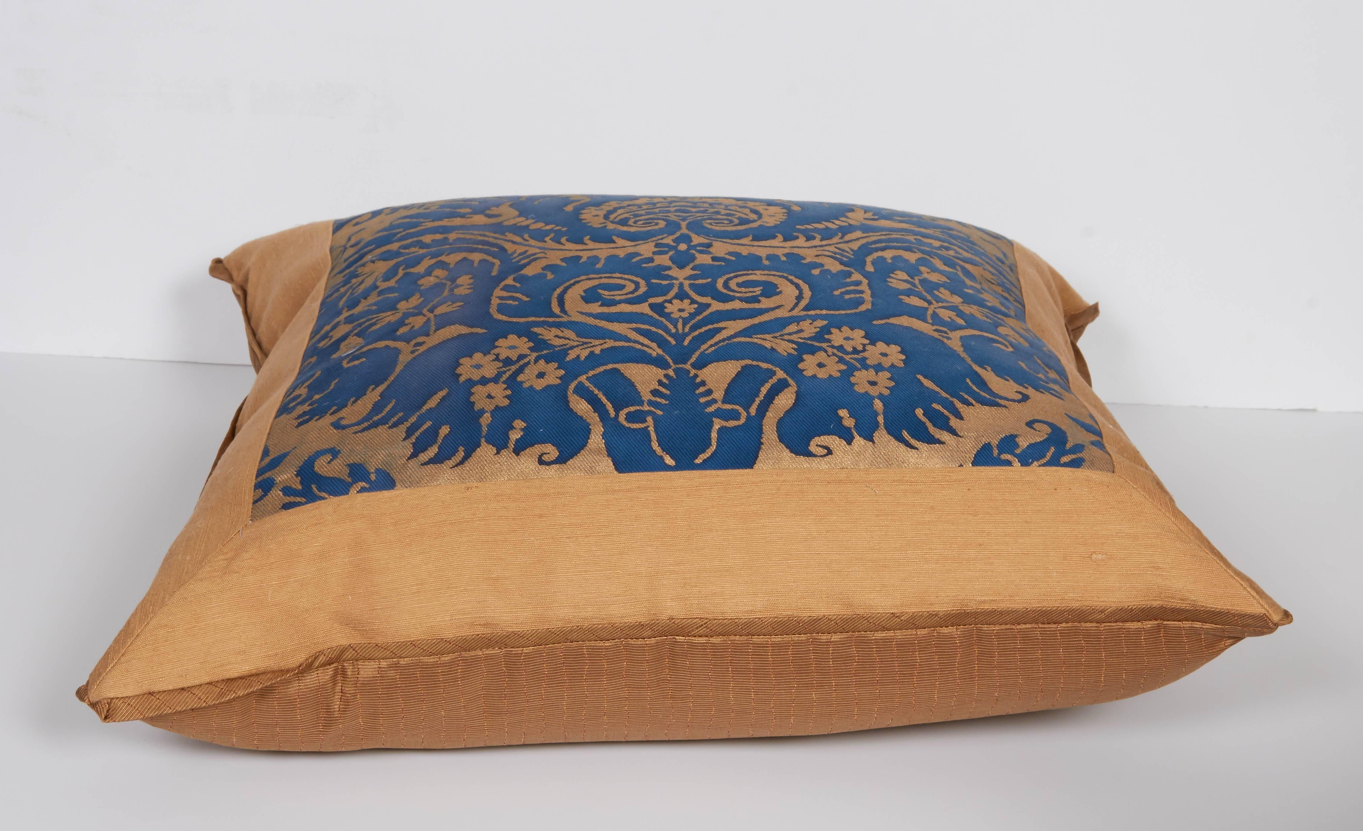 A Mitered Fortuny Fabric Cushion in the DeMedici Pattern In Good Condition In New York, NY