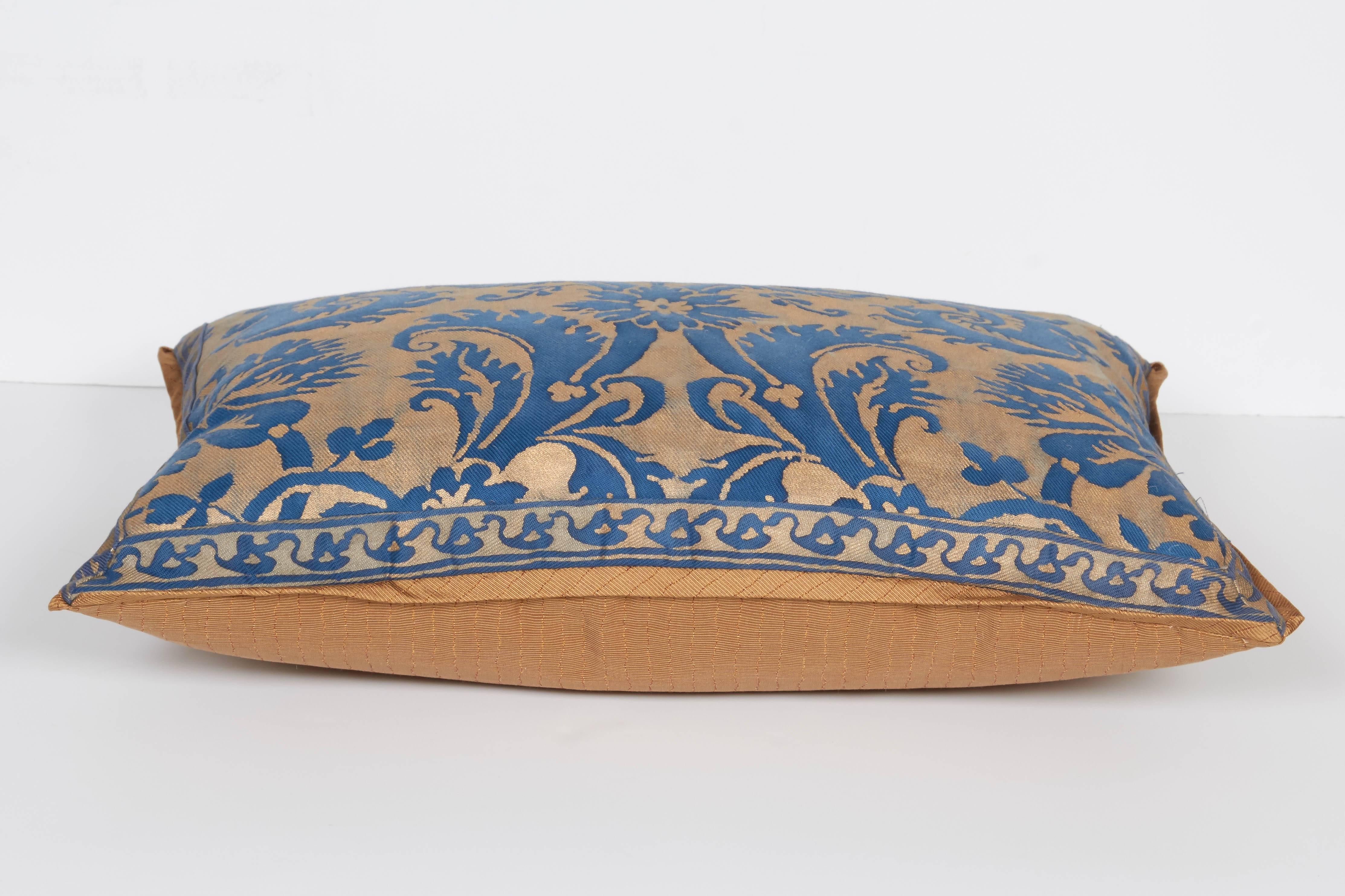 A Fortuny Lumbar Cushion in the DeMedici Pattern In Excellent Condition In New York, NY
