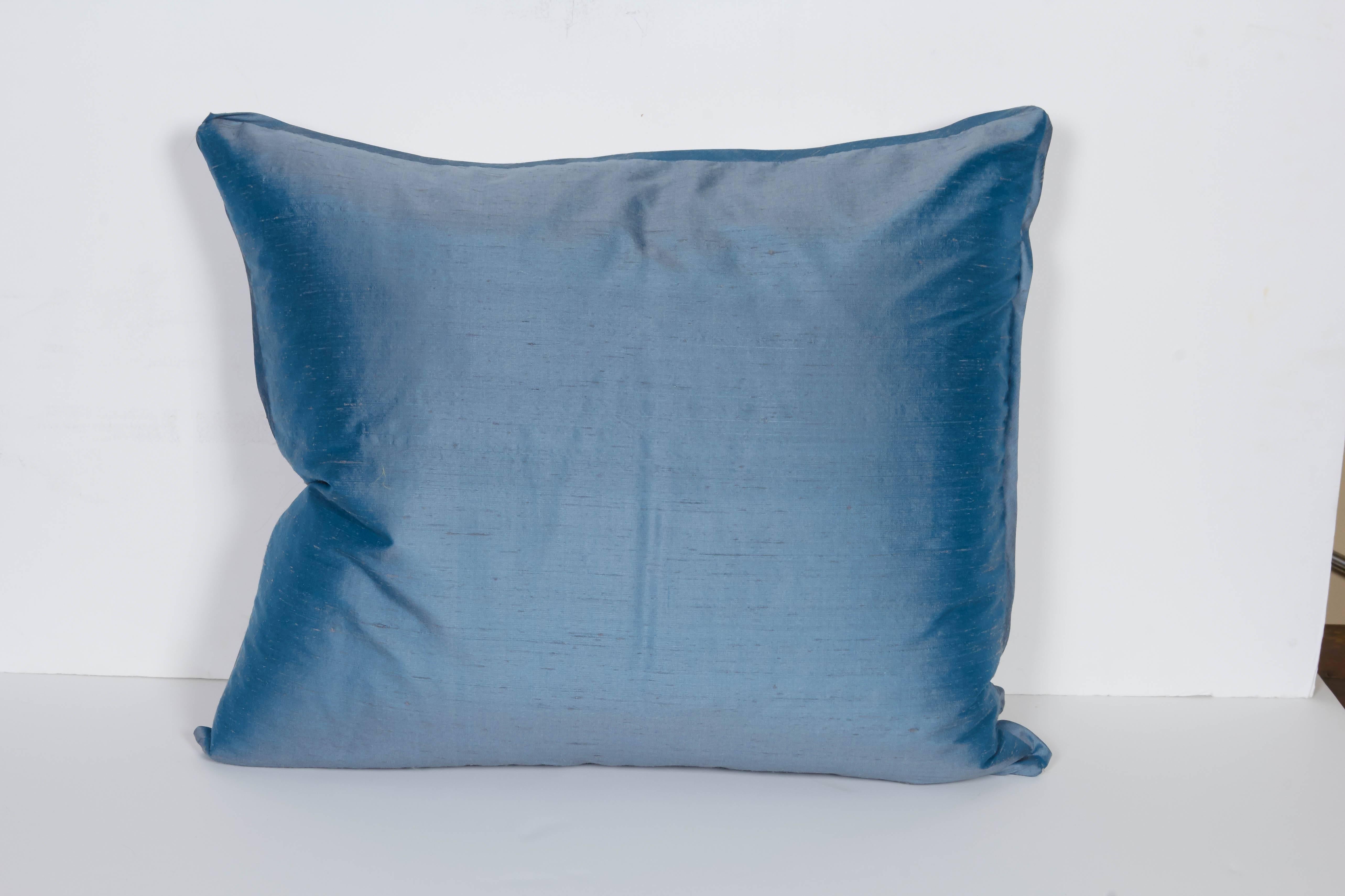 A Fortuny Fabric Cushion in the Venezianina Pattern In Excellent Condition For Sale In New York, NY