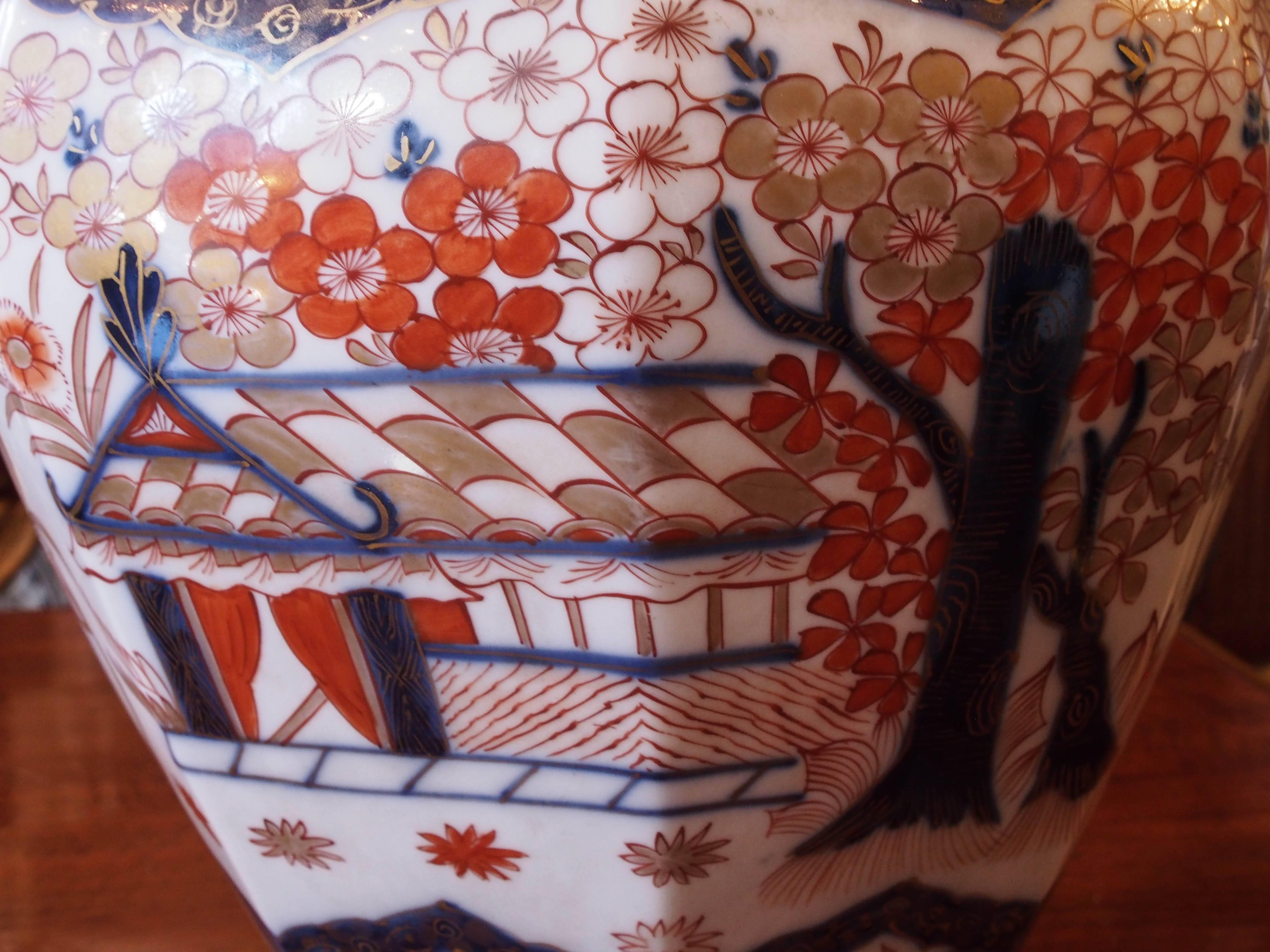 Large Japanese Imari Jar with Lid In Good Condition In Natchez, MS