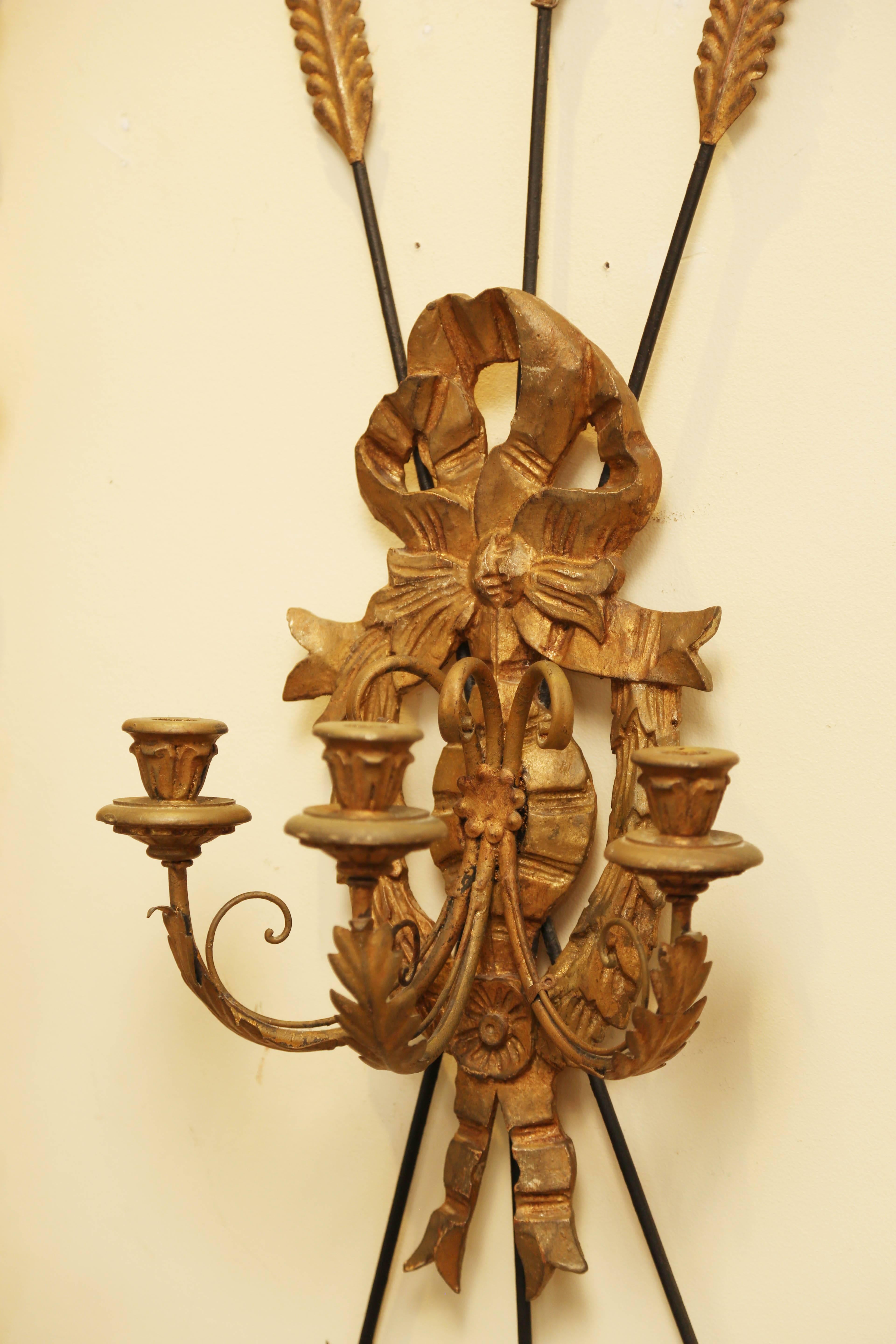 Hand-Carved Pair of Italian Carved Giltwood Sconces For Sale