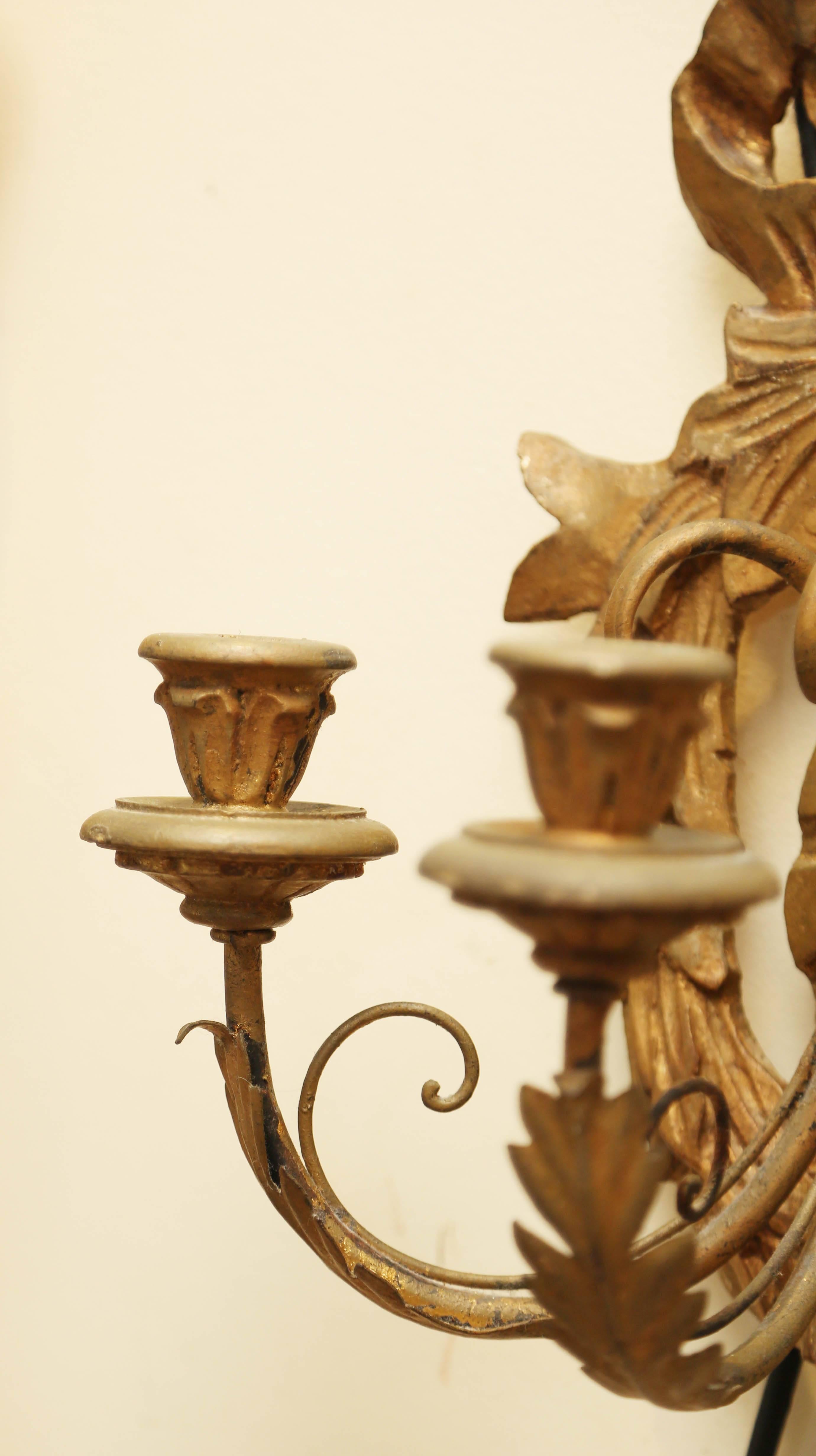 Pair of Italian Carved Giltwood Sconces In Excellent Condition For Sale In West Palm Beach, FL