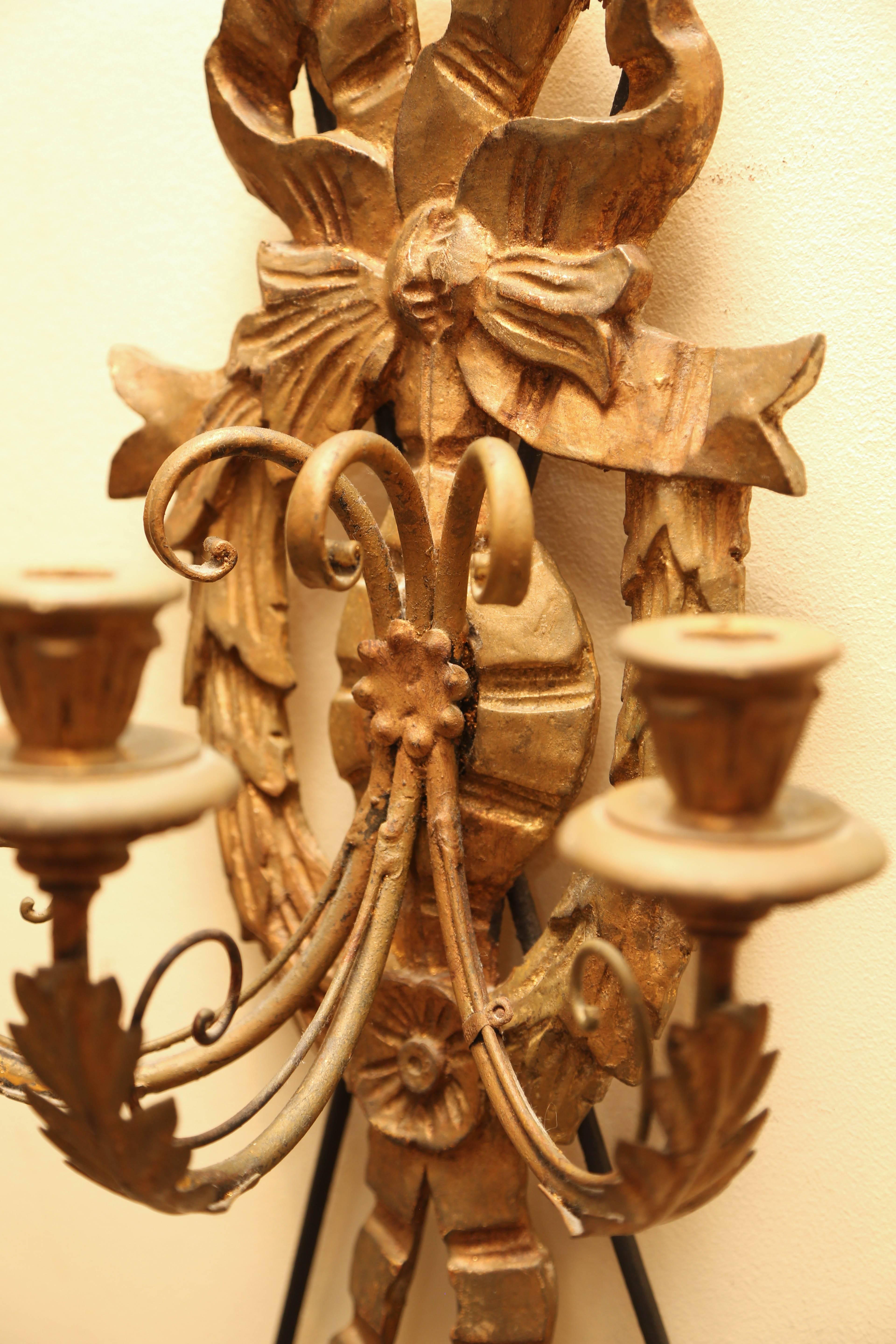 Iron Pair of Italian Carved Giltwood Sconces For Sale