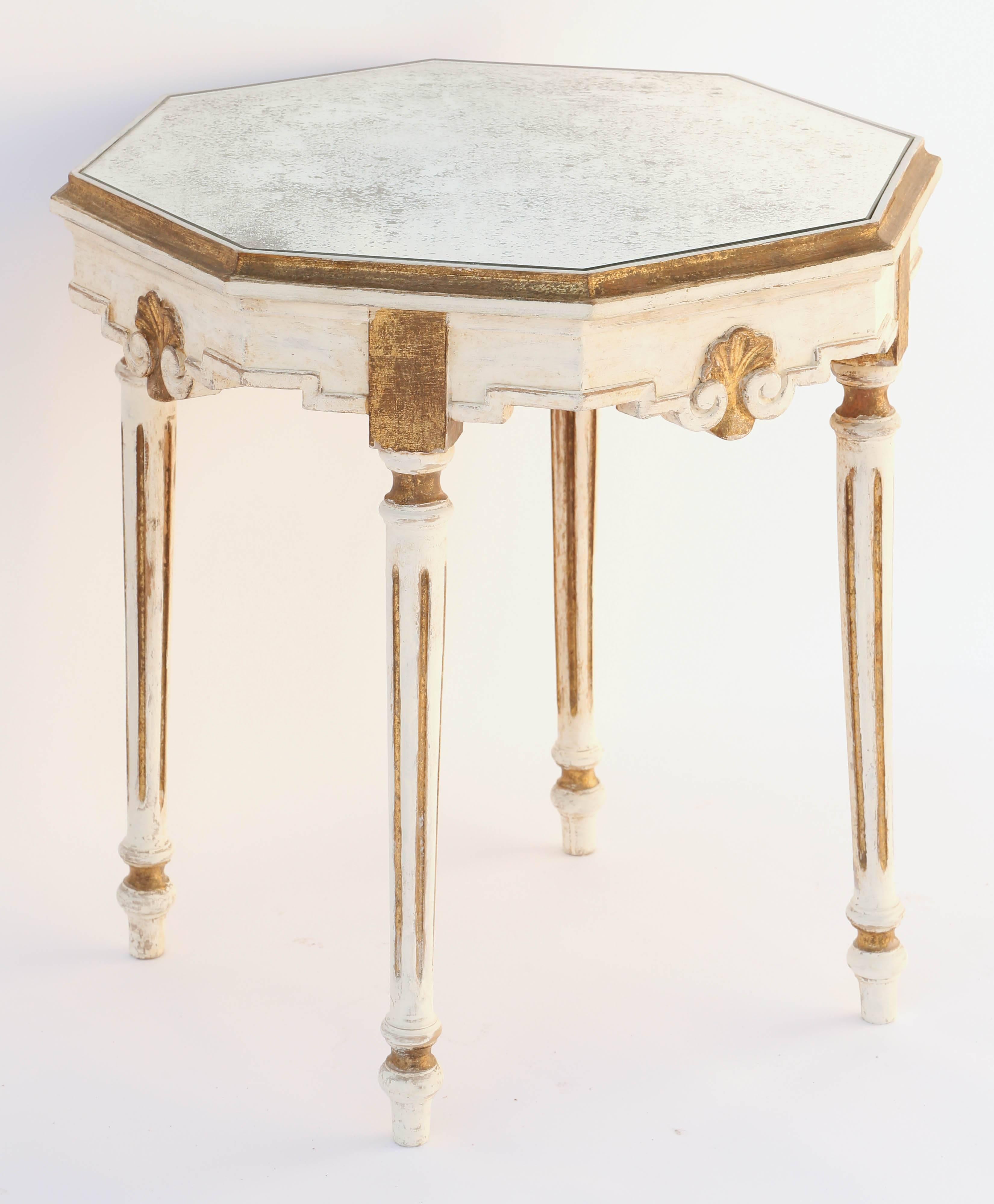 Louis XVI Painted and Parcel-Gilt Italian Accent Table with Octagonal Mirrored Top For Sale