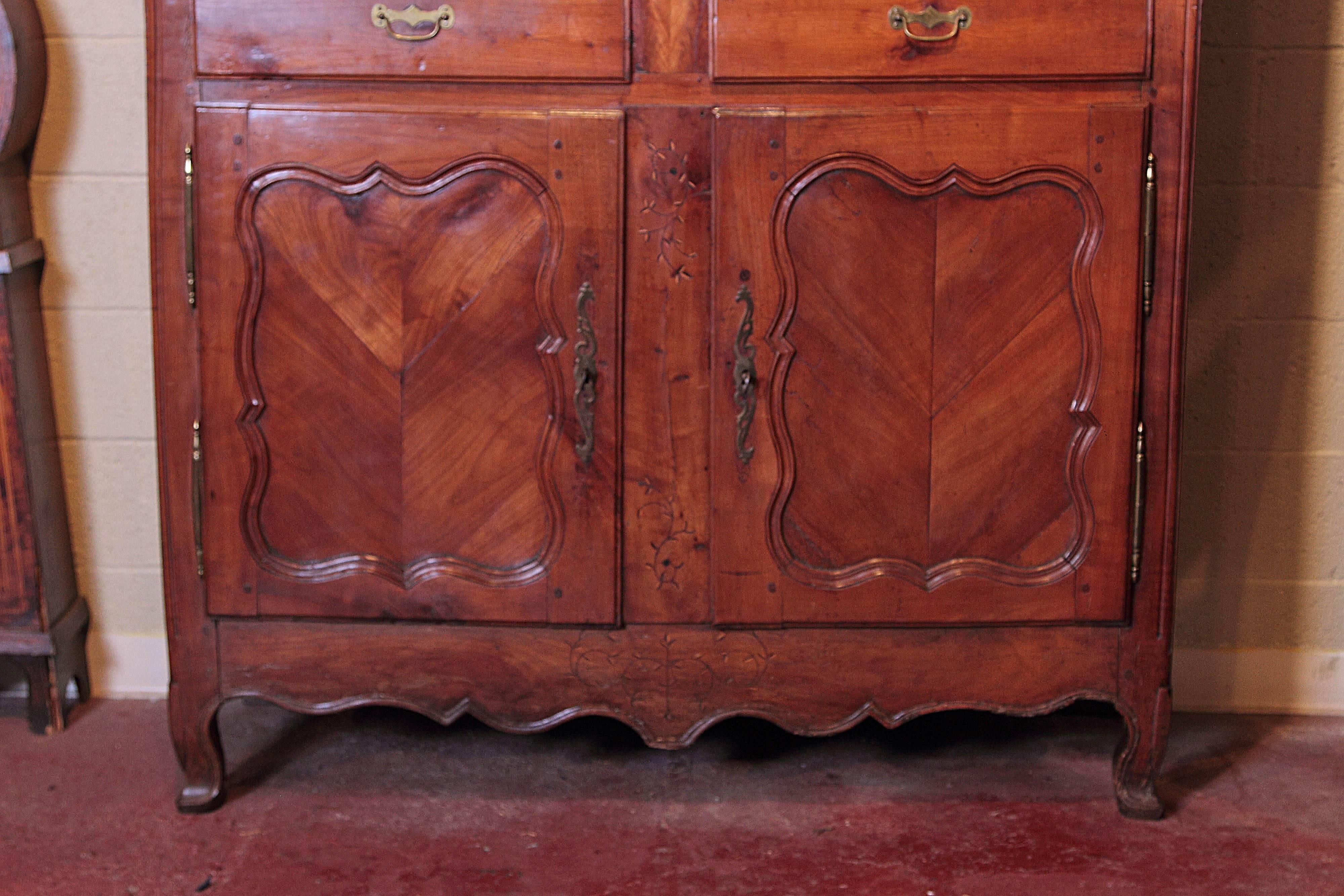 Early 19th Century French Louis XV Carved Cherry Four-Door Buffet from Poitou  In Excellent Condition In Dallas, TX