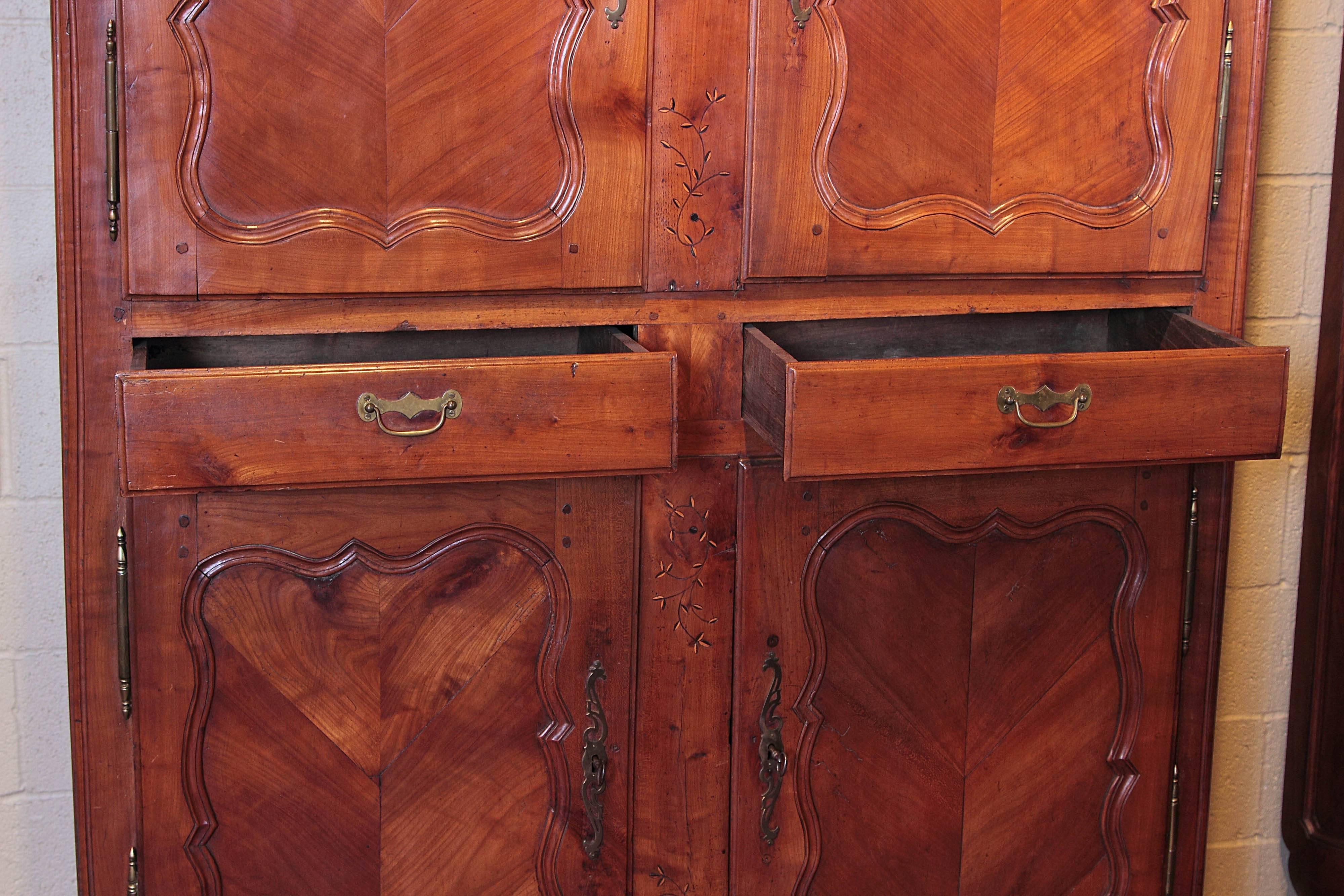 Early 19th Century French Louis XV Carved Cherry Four-Door Buffet from Poitou  3