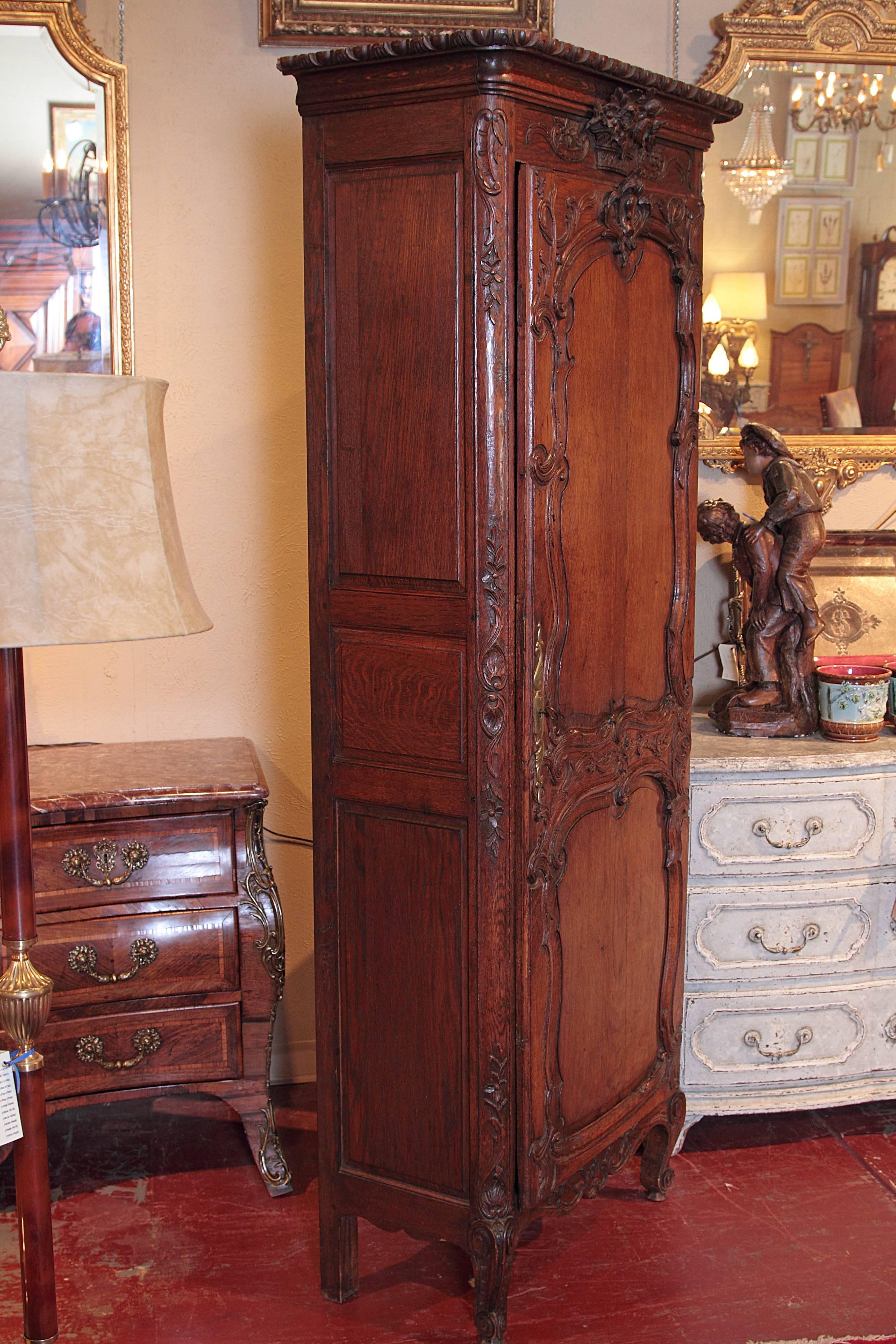 Early 19th Century French Louis XV Carved Oak Bonnetiere from Normandy 4