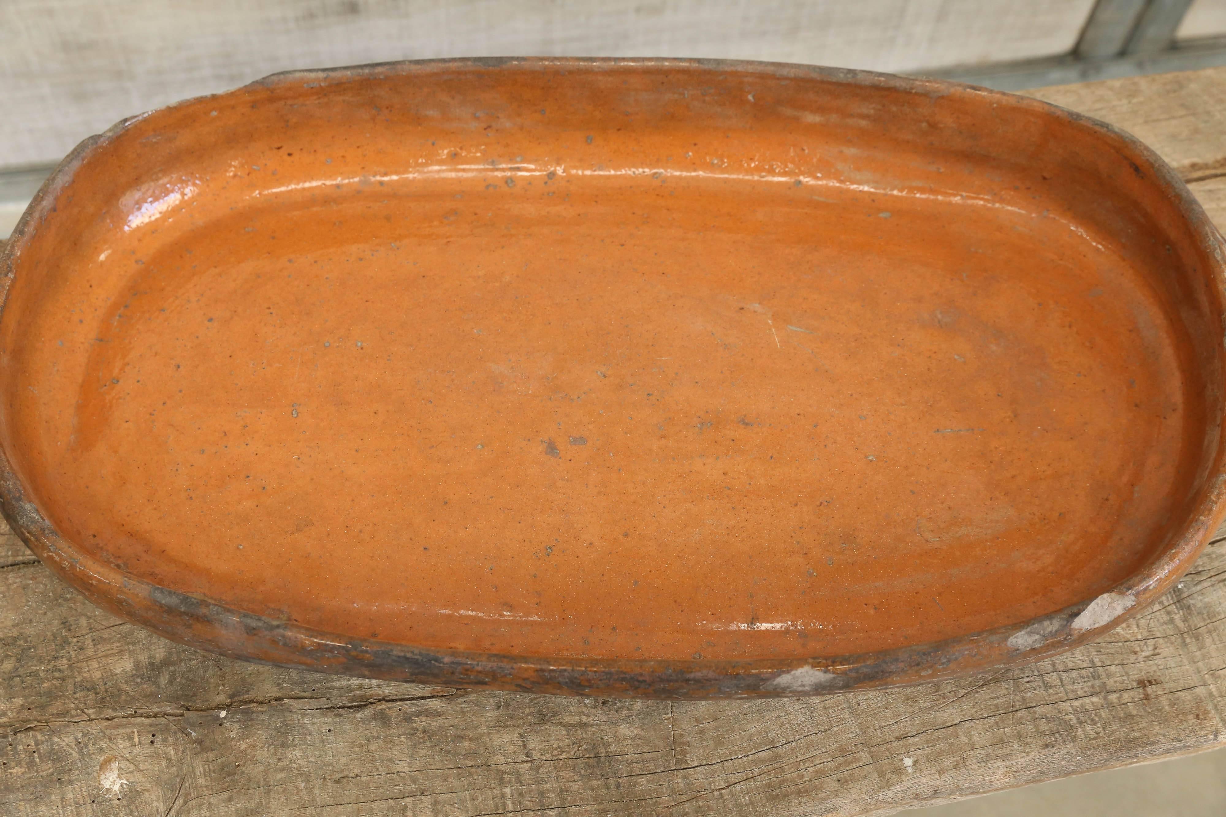 18th Century Spanish Glazed Terra Cotta Cocina Platter In Distressed Condition In Houston, TX