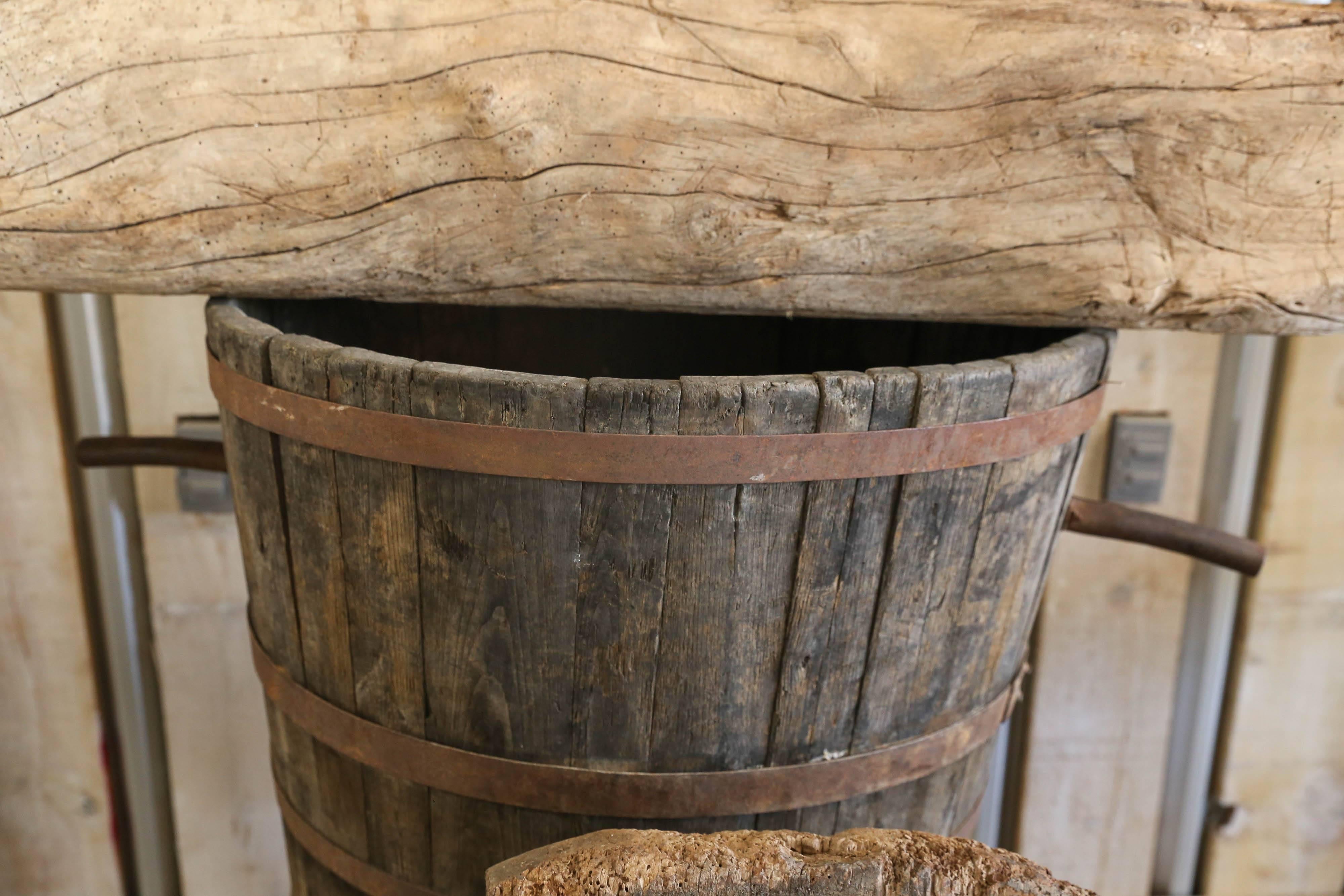 Rare 17th Century Spanish Wooden Wine Press 1