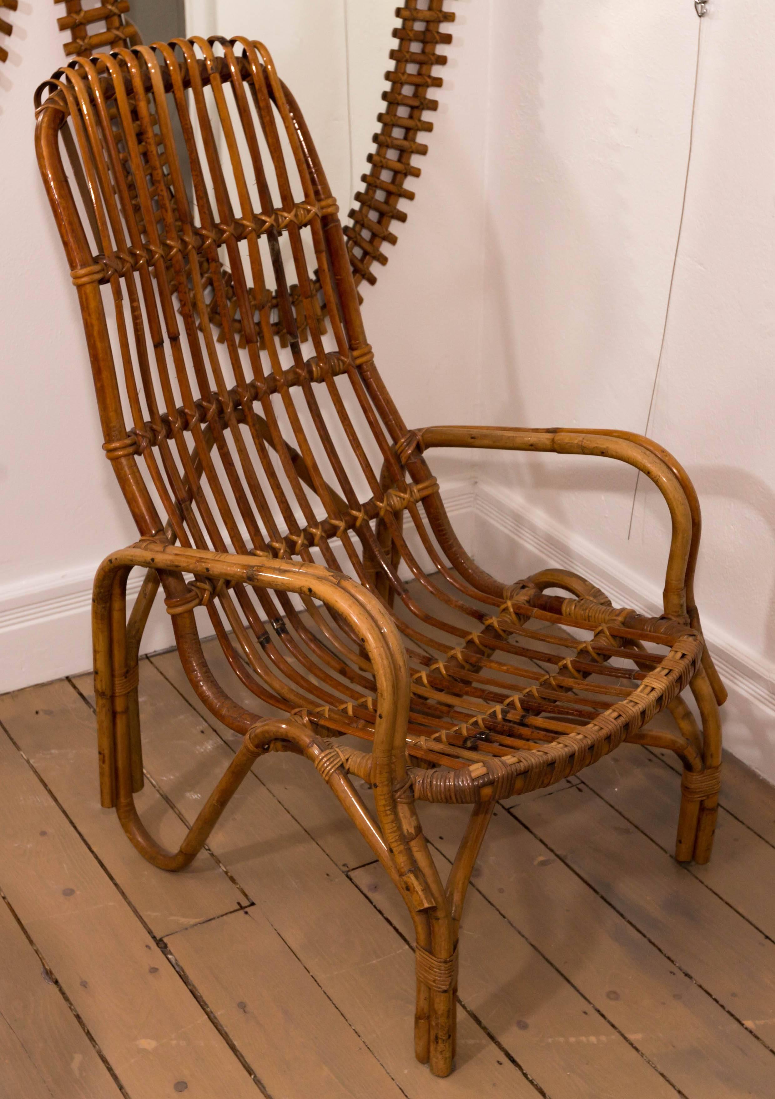 Pareja de sillones de ratán con respaldo alto siglo XX en venta