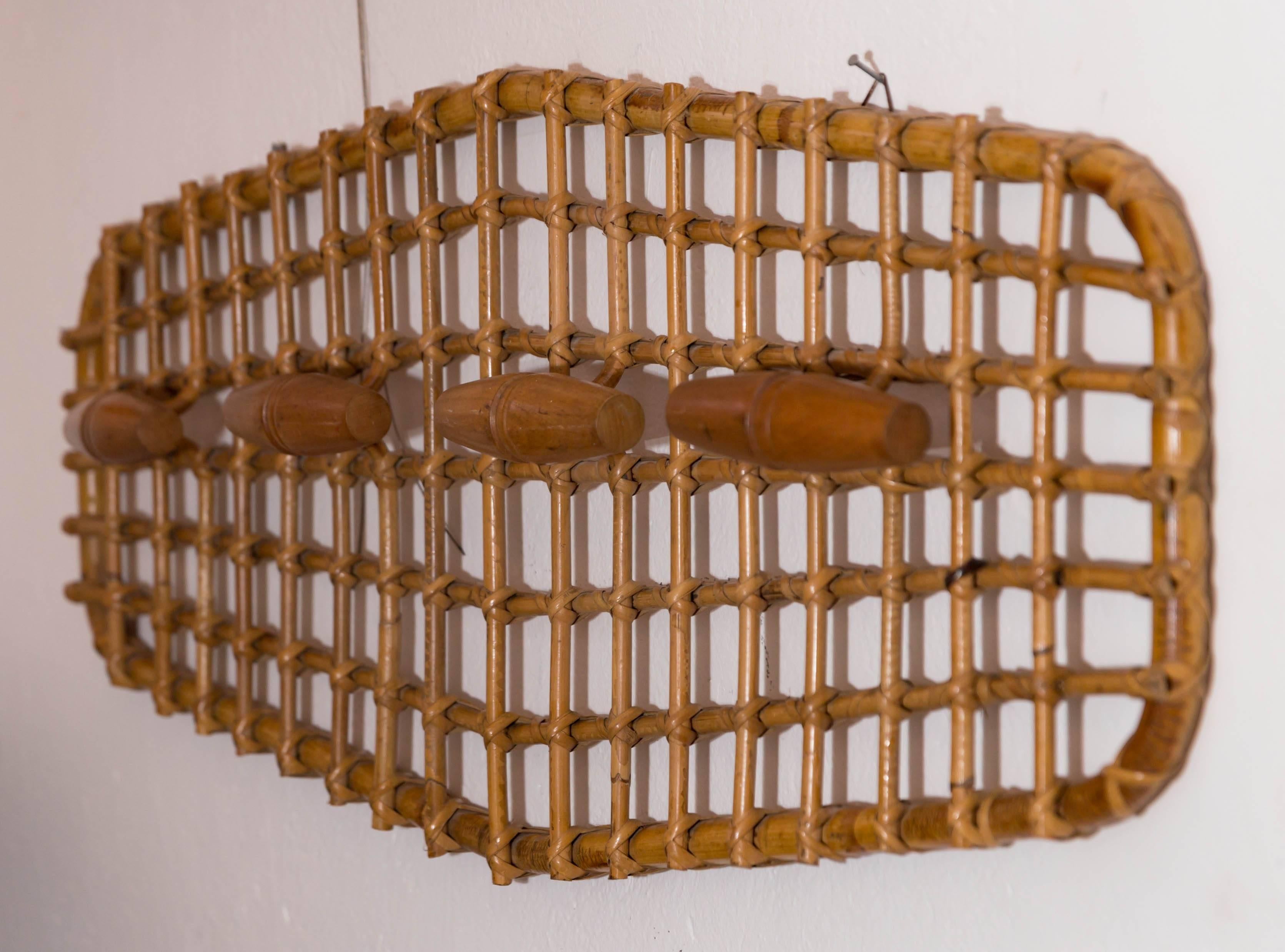 Mid-Century moderno Scaffale a quattro ganci in bambù intrecciato in vendita