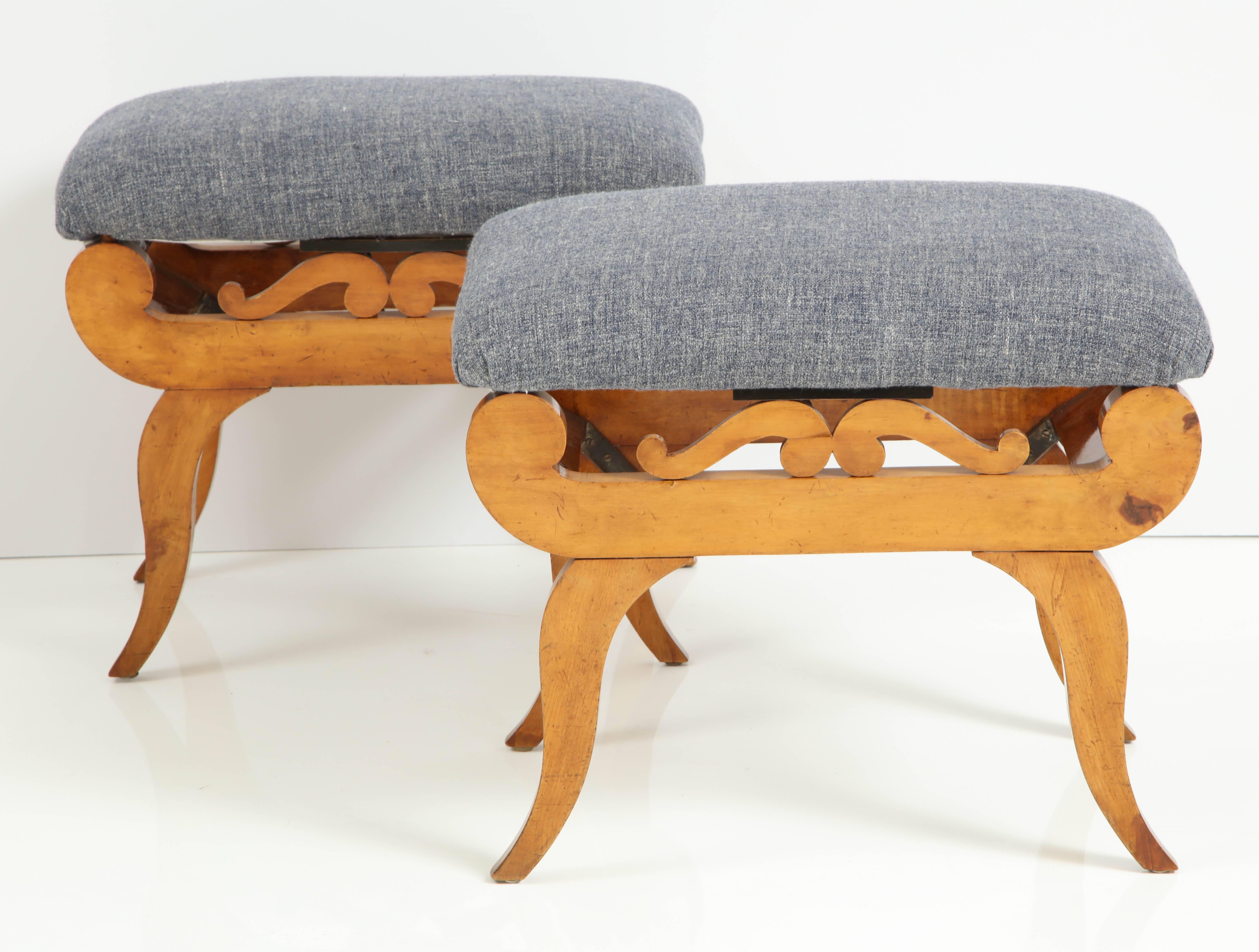 Pair of Swedish Karl Johan Birch Stools In Excellent Condition In New York, NY