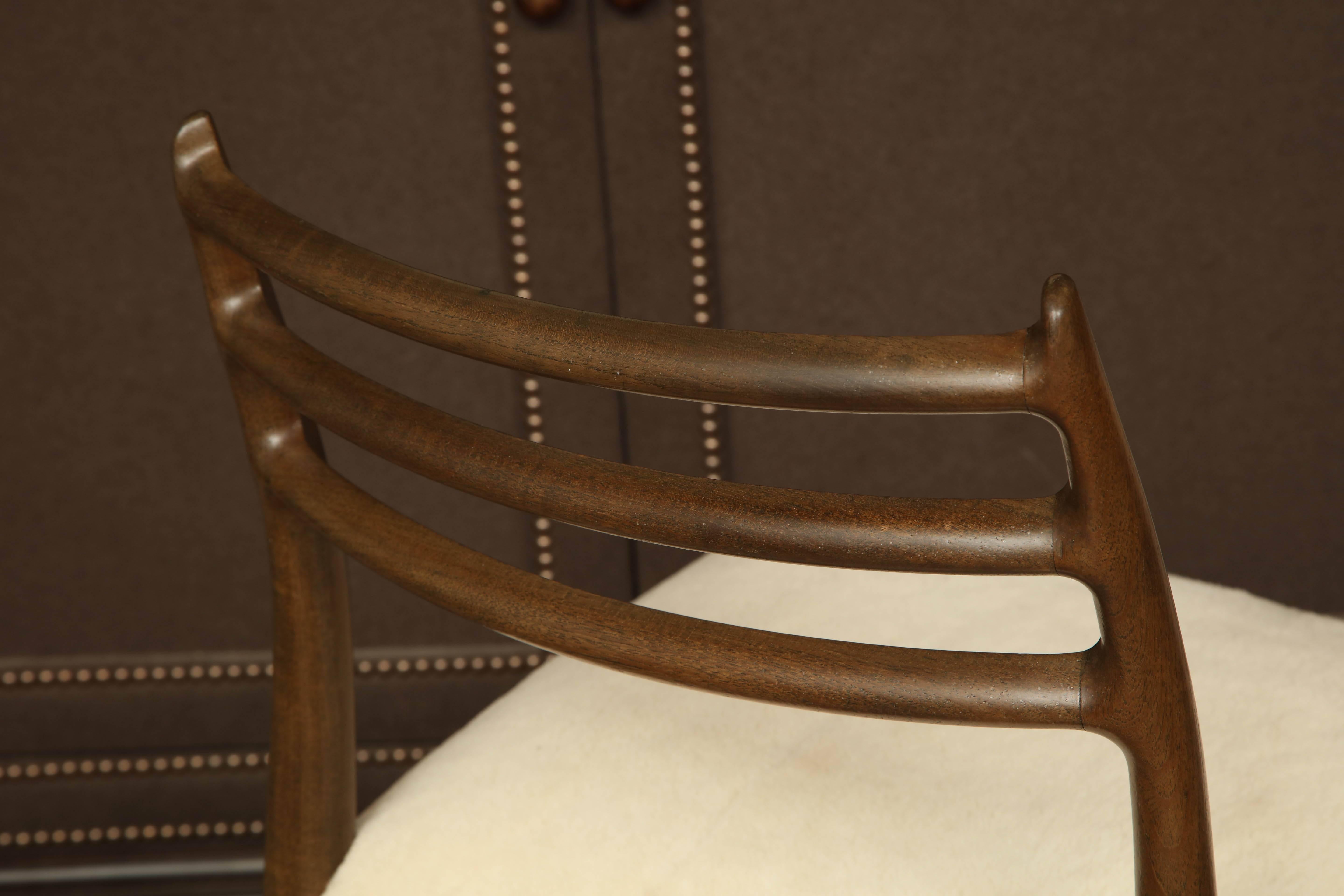 Set of Dining Chairs 2