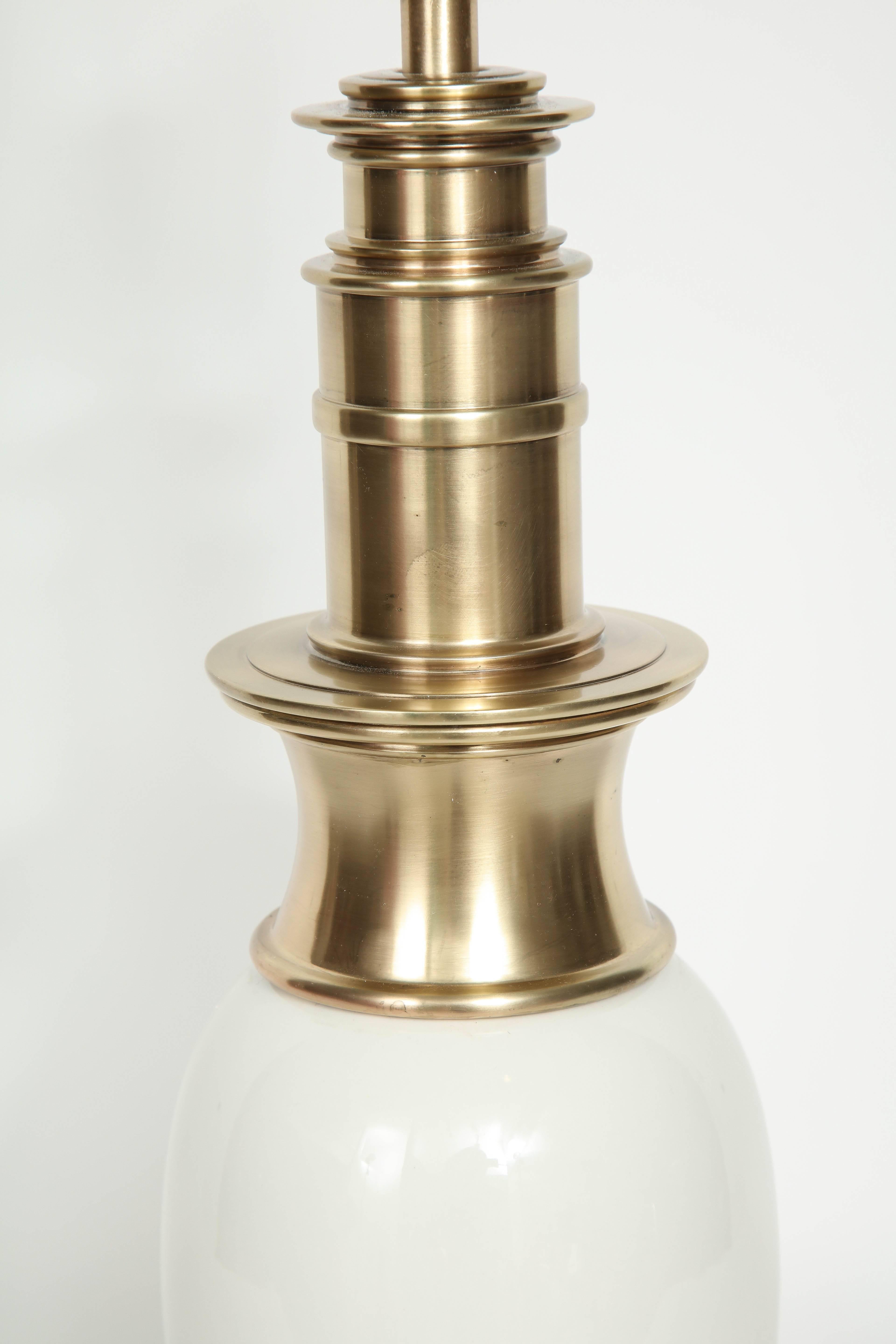 Stiffel Satin Brass and White Ceramic Lamps In Excellent Condition For Sale In New York, NY