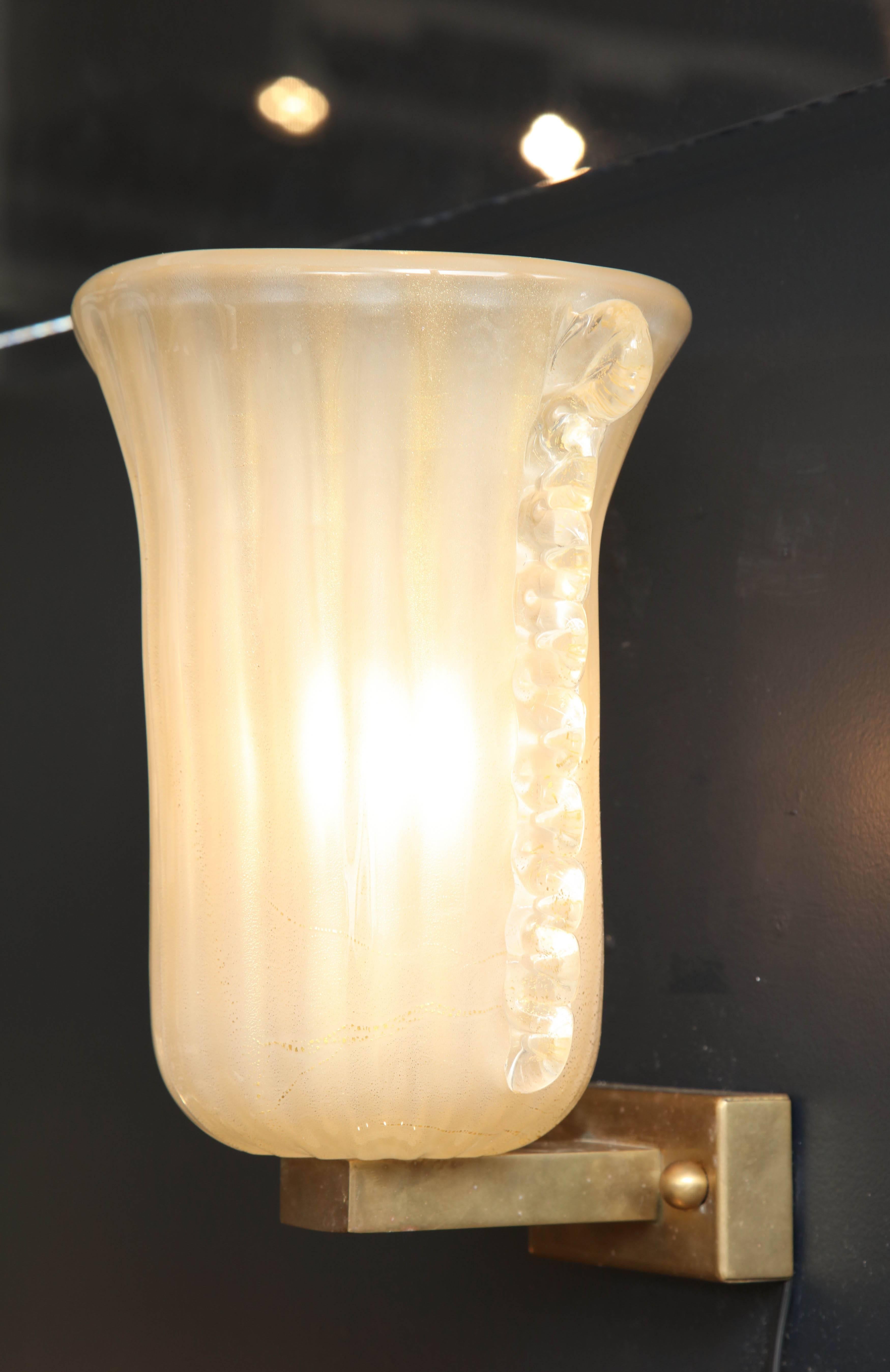 Pair of Italian Ivory with Infused Gold Murano Glass and Brass Sconces In Excellent Condition In New York, NY