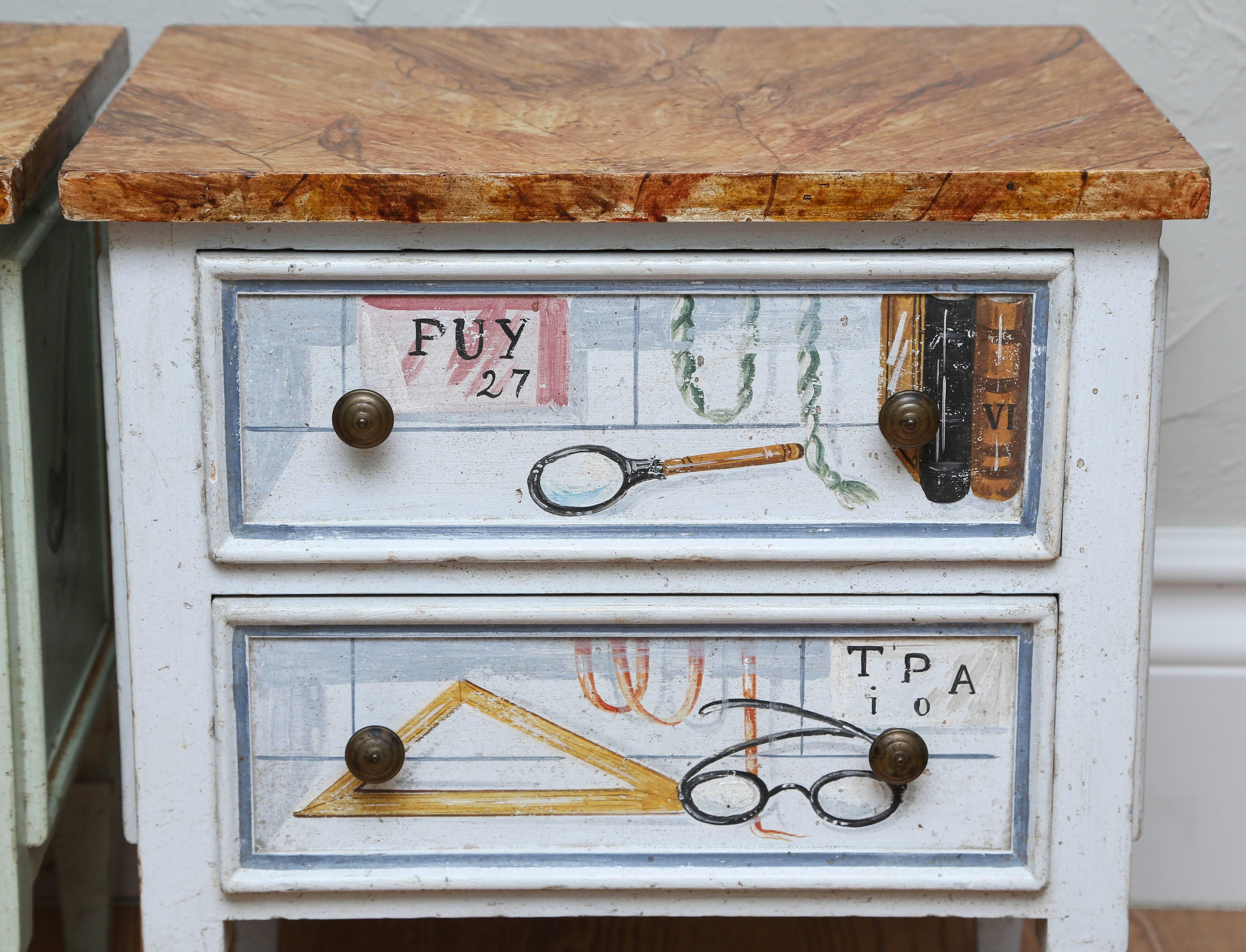 Legno Coppia di cassapanche in miniatura Trompe L'oeil in vendita
