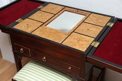 Chinesische Chippendale-Schmuckkommode mit Waschtischhocker von Baker