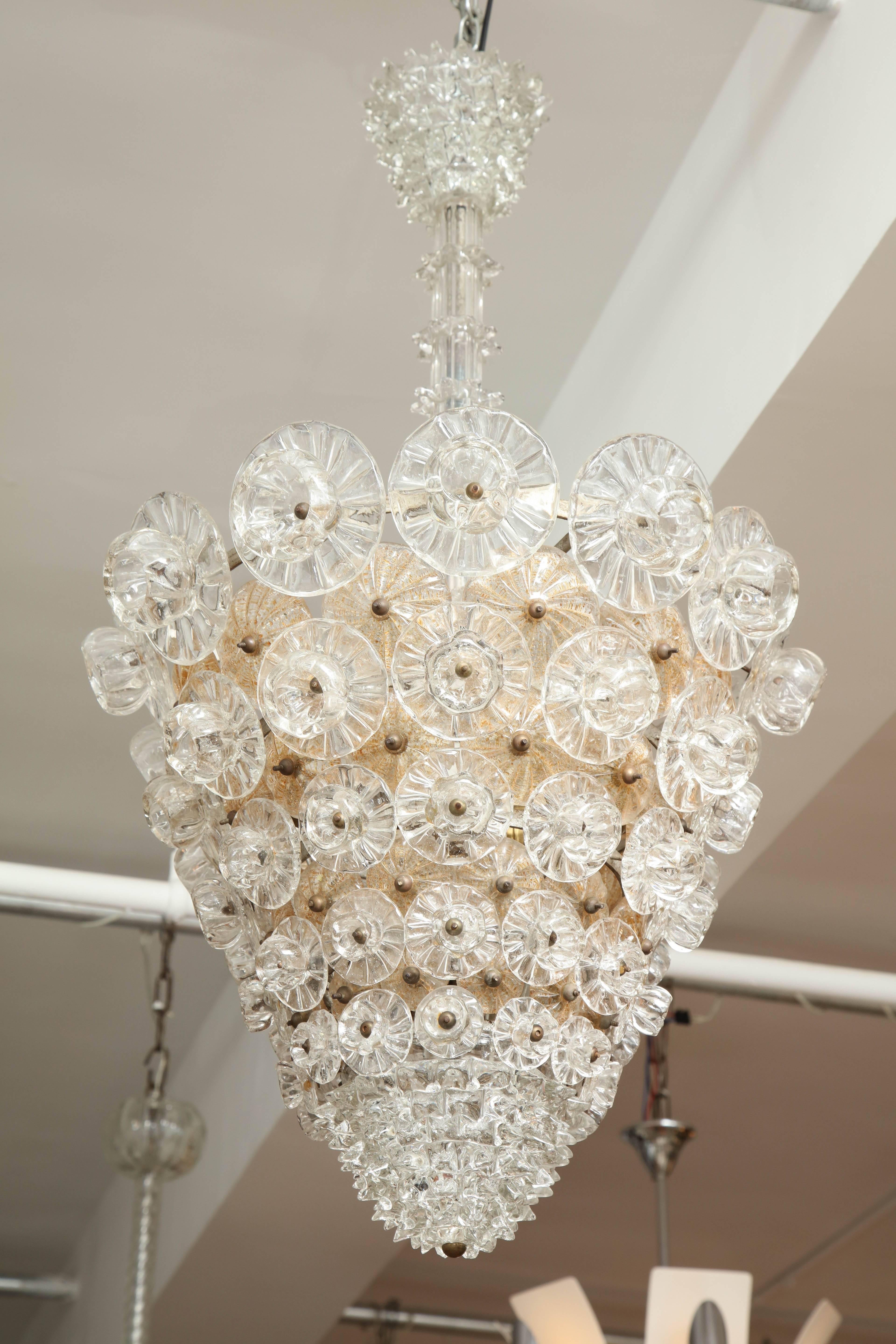 Barovier & Toso chandelier made In Venice 1940 in blown glass. Graduated flowers in clear and regato with stem in rostrato blown glass, stunning art deco chandelier that will go in many different room settings, great quality. Can take two large