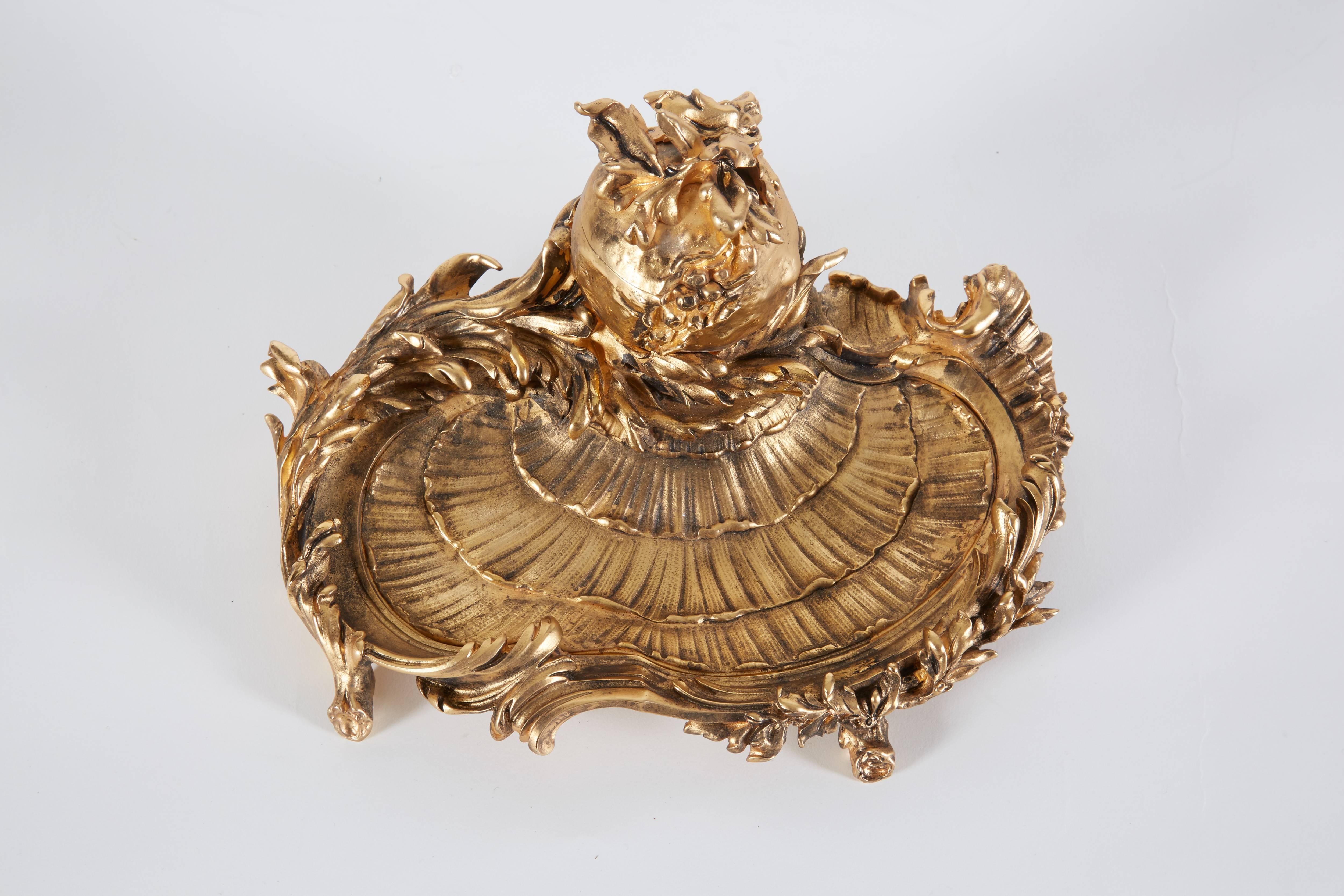 French bronze ormolu desk inkwell Encrier by Paul Sormani.

Late 19th century.

Signed P. Sormani Paris

Measures: 5