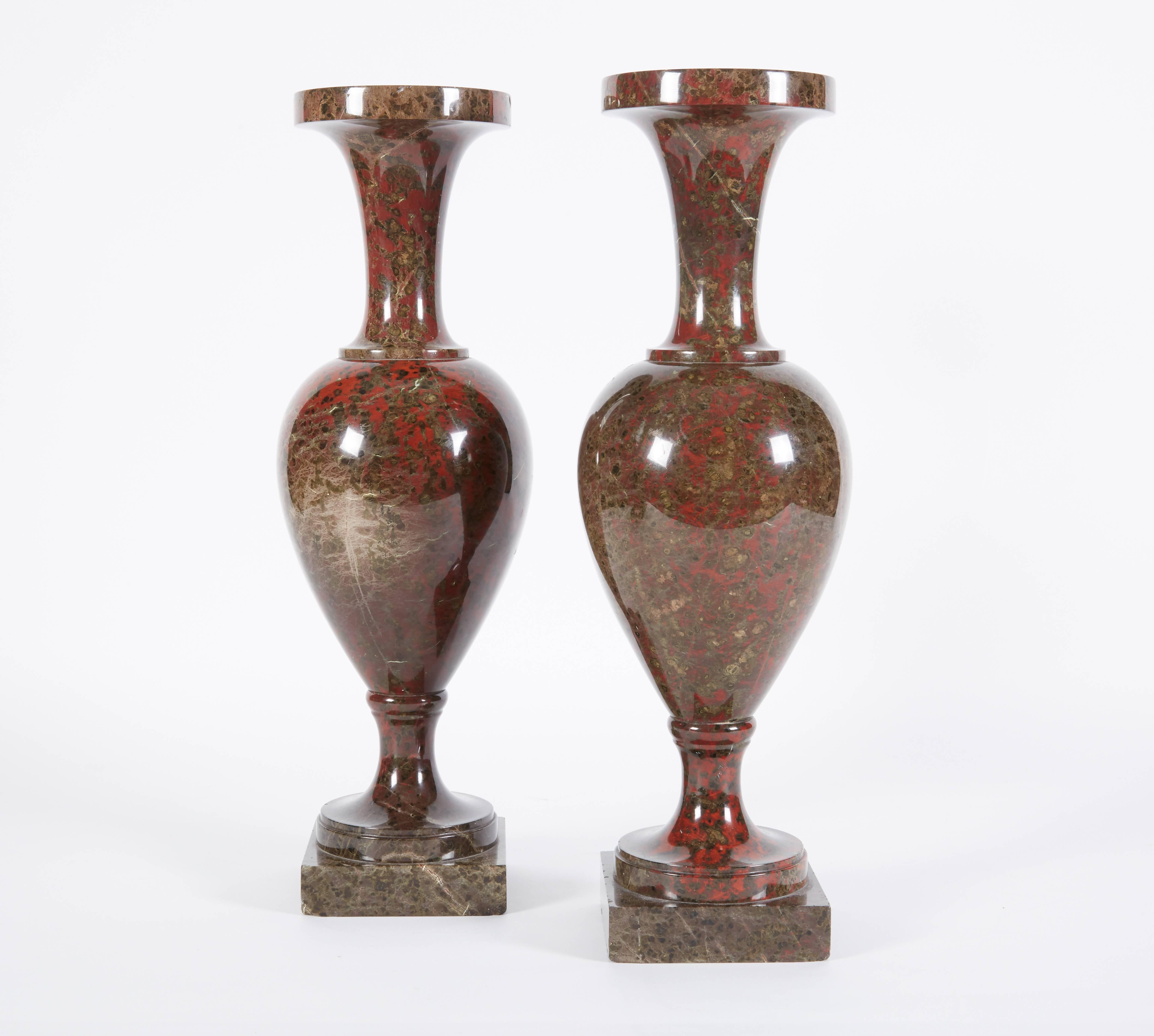 Grand Tour A Pair Of Neoclassical Lizard Serpentine Vases, Cornwall, England 19th century