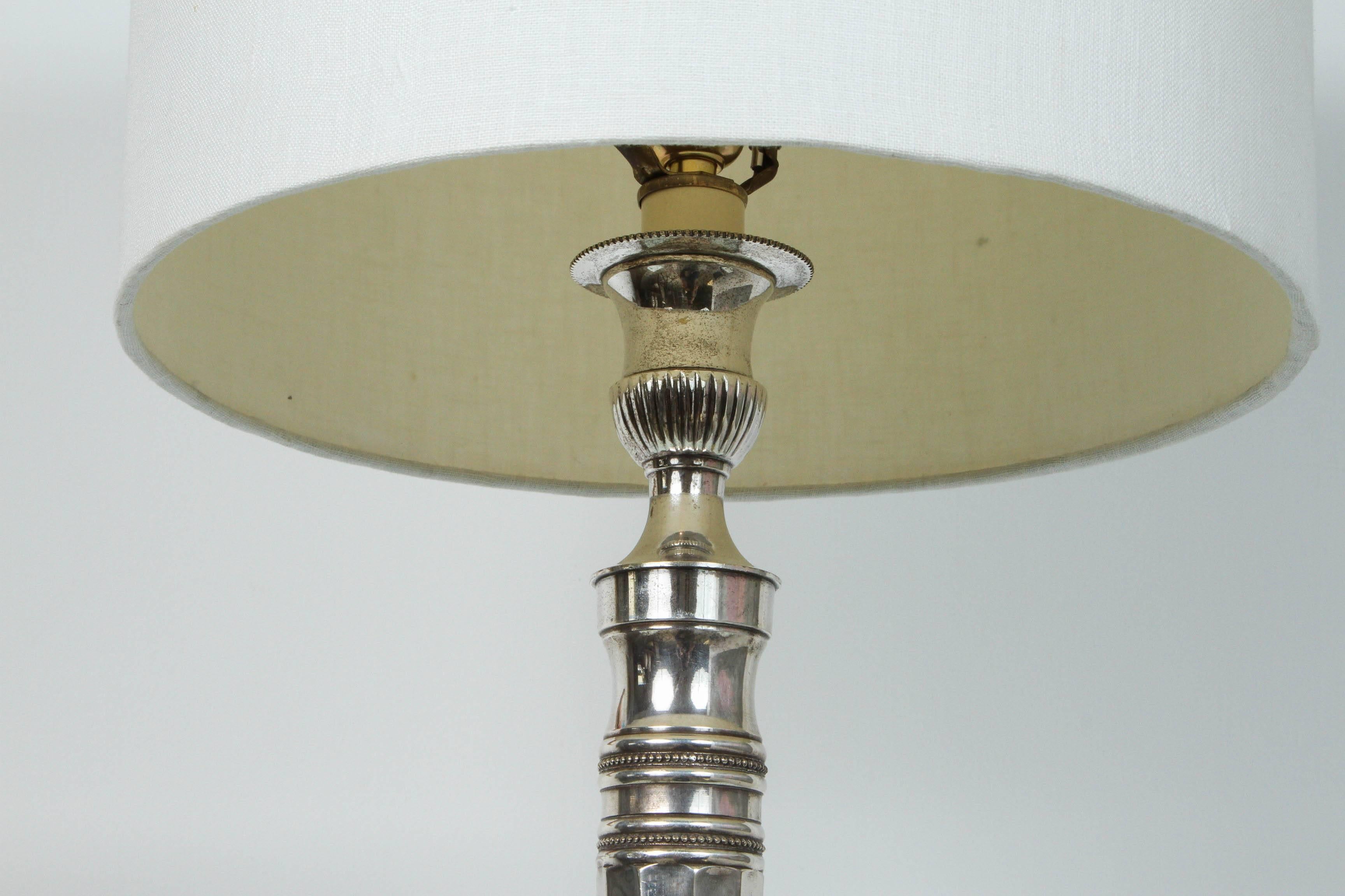 20th Century Pair of American Neoclassical Silvered Table Lamps For Sale