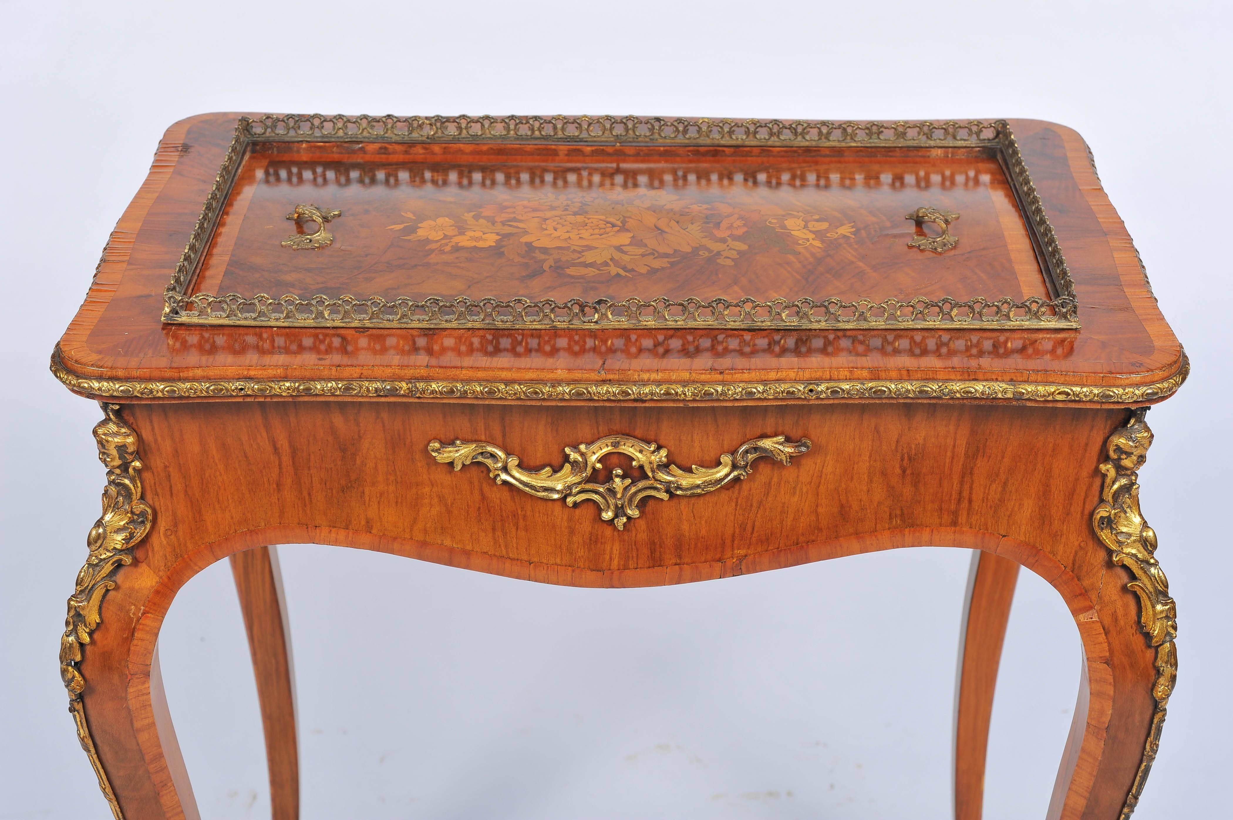 A very good quality Victorian marquetry inlaid side table / jardiniere, having a removable lid to reveal the lead lined liner for flowers or plant. A gallery around, ormolu mounts and raised on delicate cabriole legs terminating in ormolu feet.

.