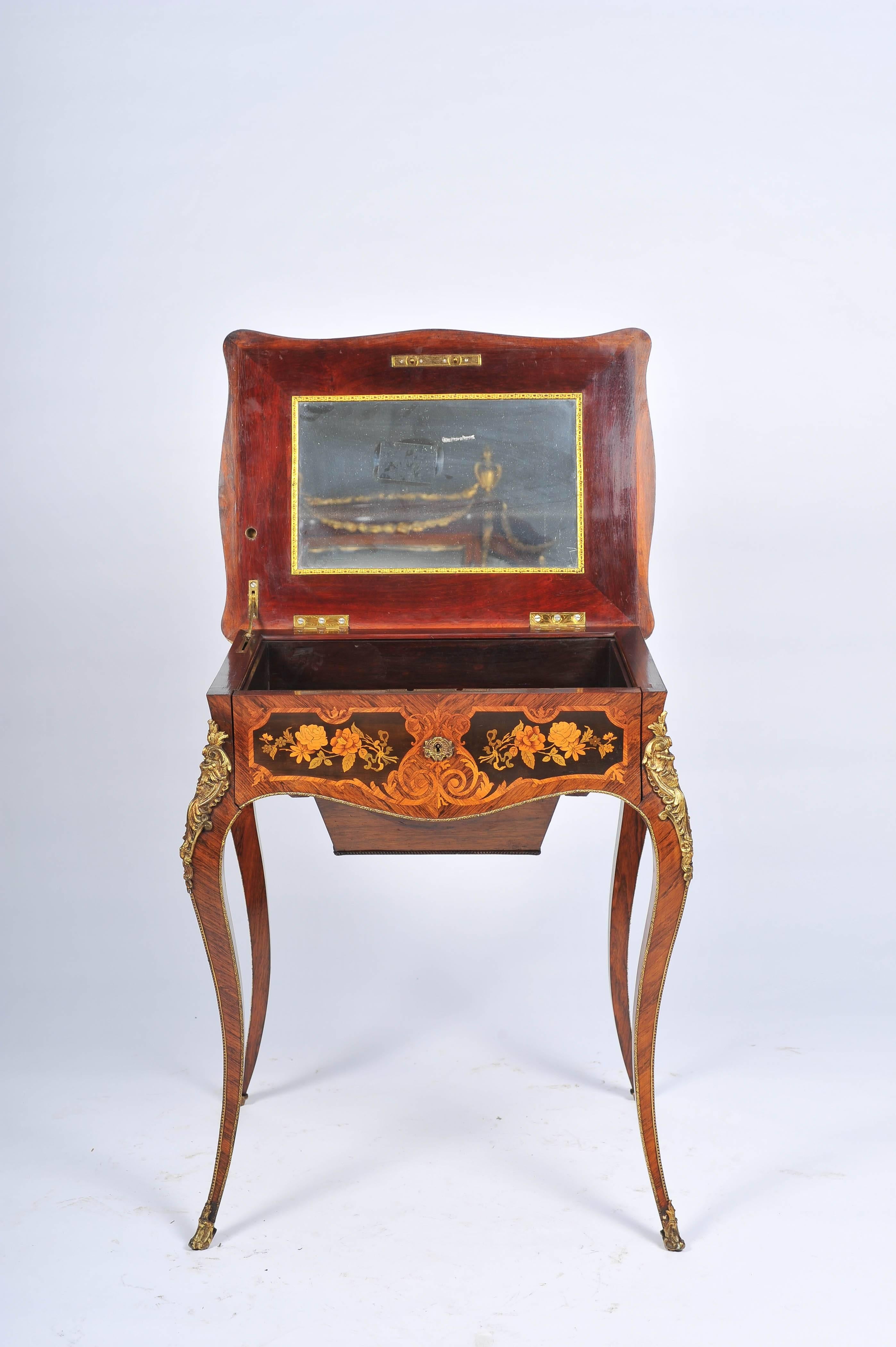 A good quality late 19th century kingwood and satinwood marquetry inlaid dressing / side table. Having wonderful flower and leaf decoration to the top and sides, ormolu mounts, a hinged mirror top, a large single drawer and a work box beneath.