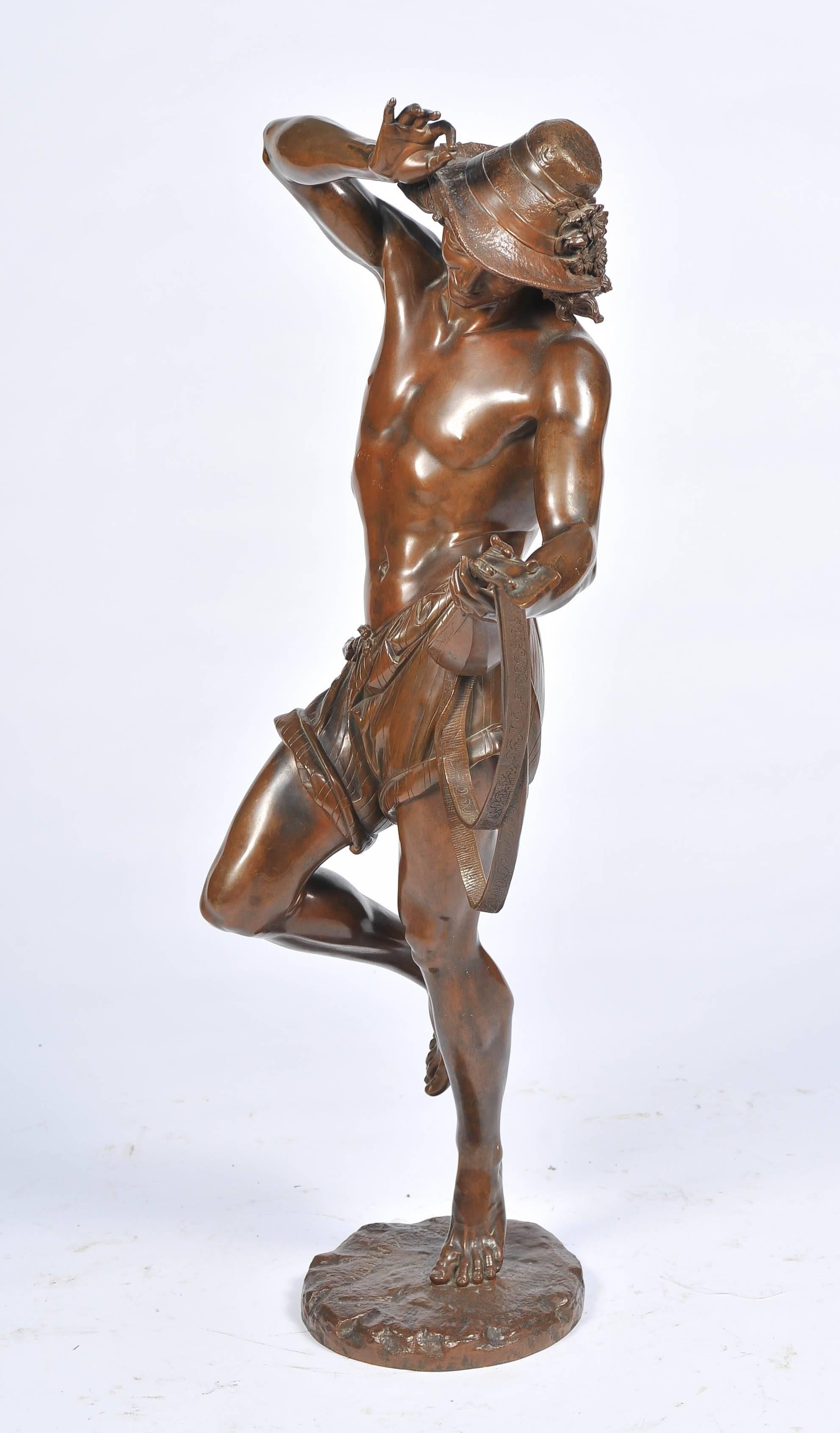 Grande et impressionnante statue en bronze du XIXe siècle représentant un danseur napolitain jouant de la mandoline.
Ayant une magnifique patine et signé ; Ernest Carrier de Belleuse (Français, 1824-1887) Joueur de mandoline en bronze.
 