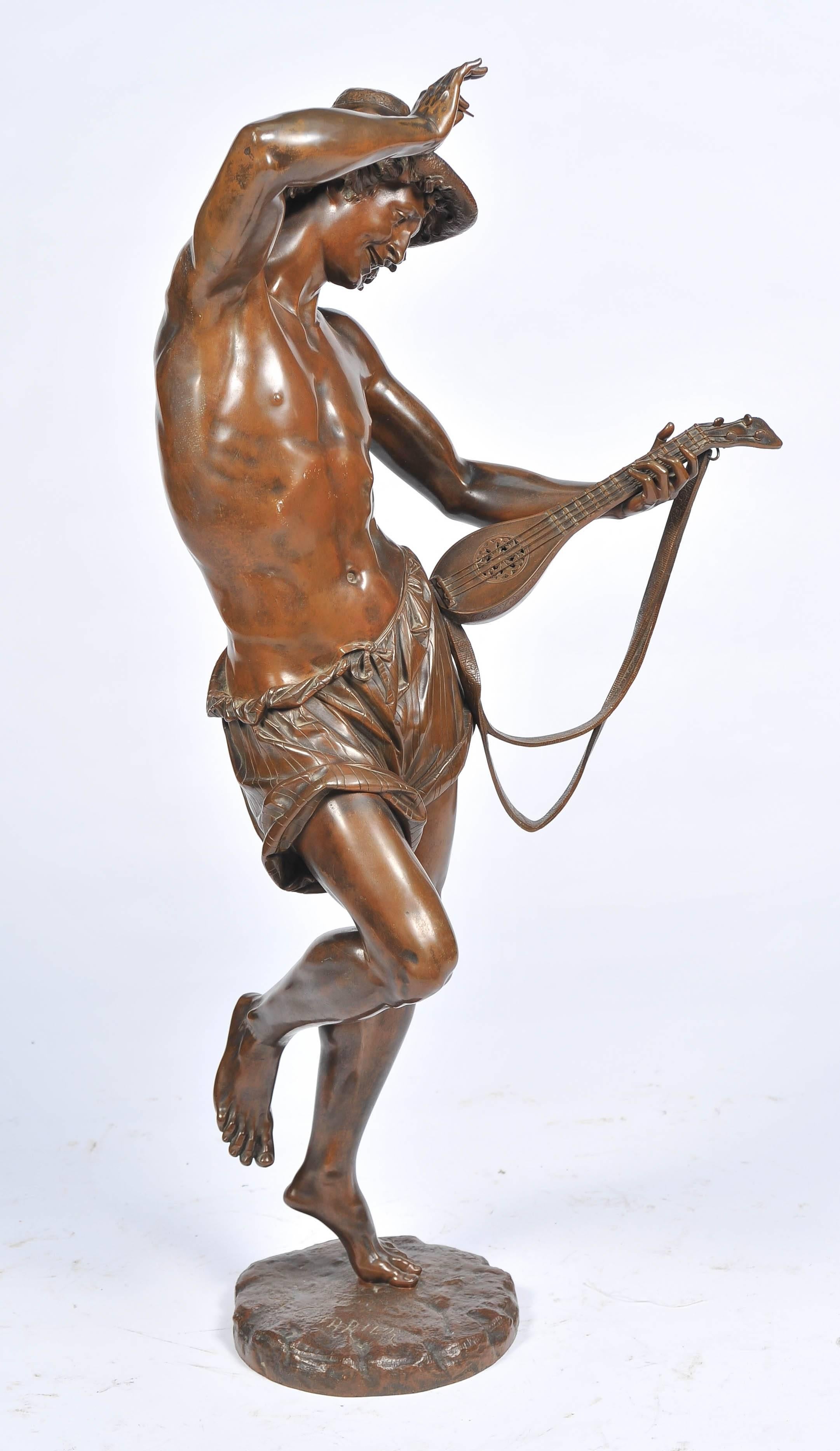 Français Grand bronze du 19ème siècle  Joueur de mandoline en vente