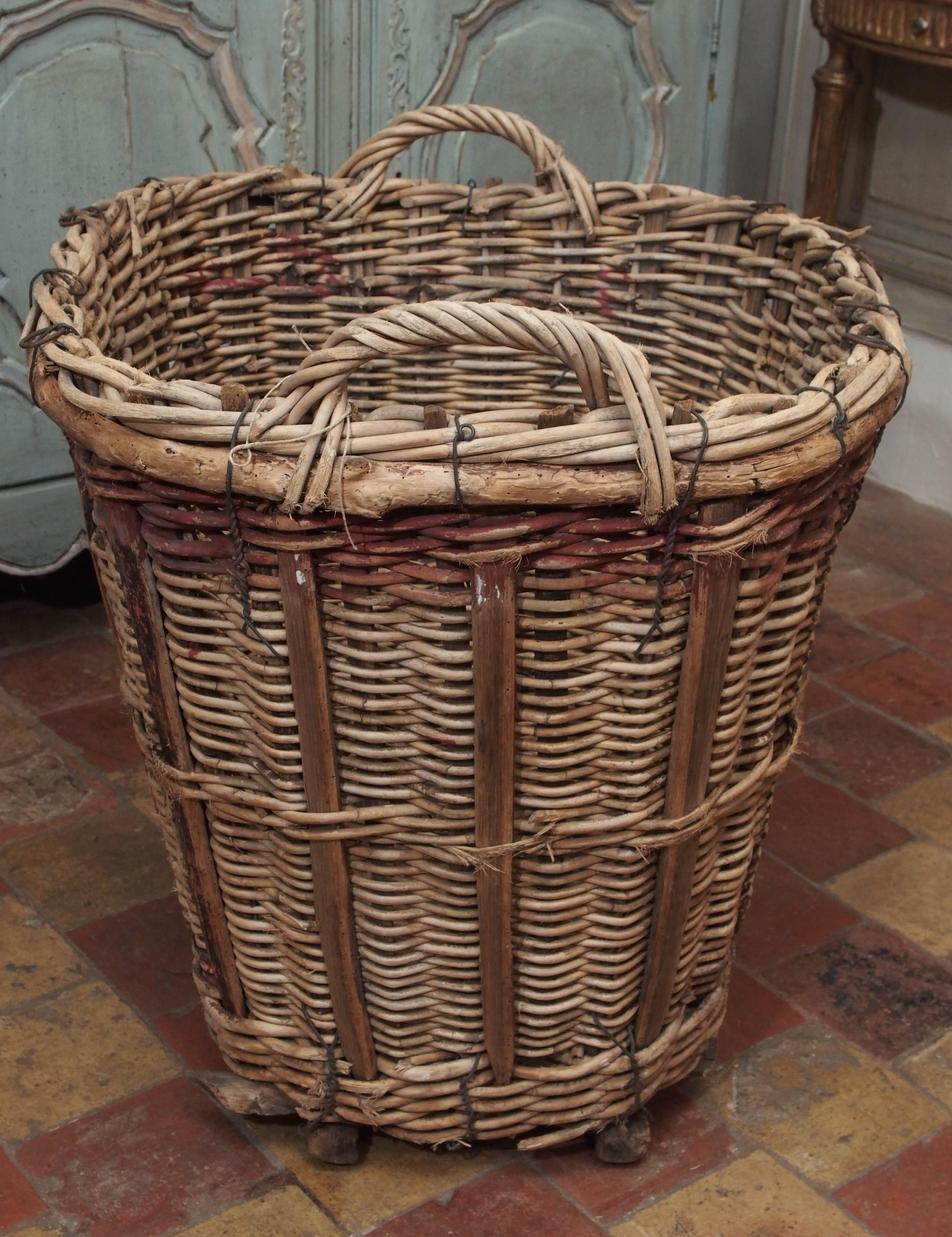 Champagne Basket In Good Condition For Sale In New Orleans, LA