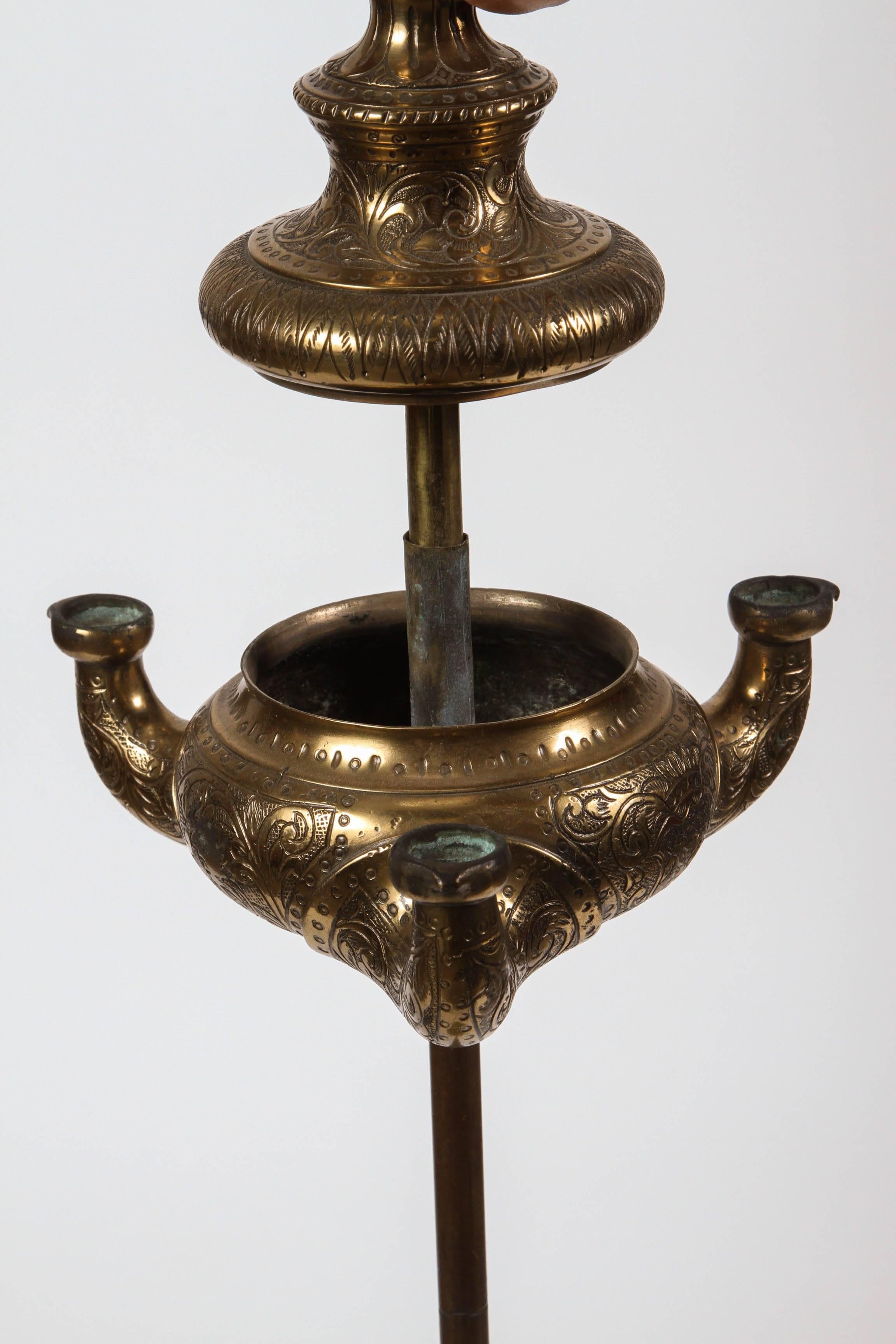 Anglo Raj Antique 19th Century Bronze Oil Lamp In Excellent Condition In North Hollywood, CA