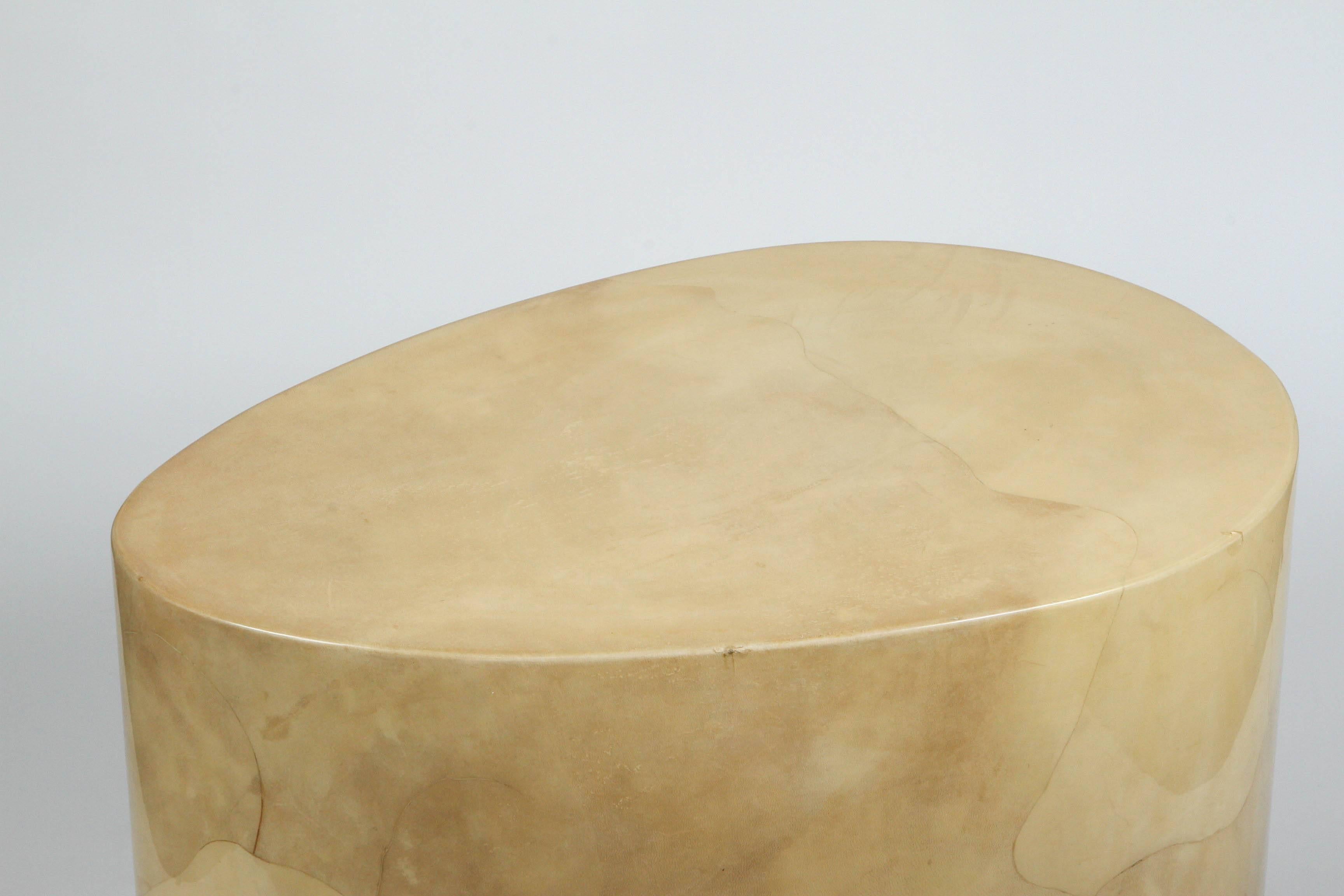 Kidney shaped biomorphic coffee or cocktail table in faux skin or parchment.
Lacquered wood faux skin parchment in ivory earth tones in the style of Karl Springer. 
Great organic design, USA, circa 1980s.
Perfect for use as a coffee table or end