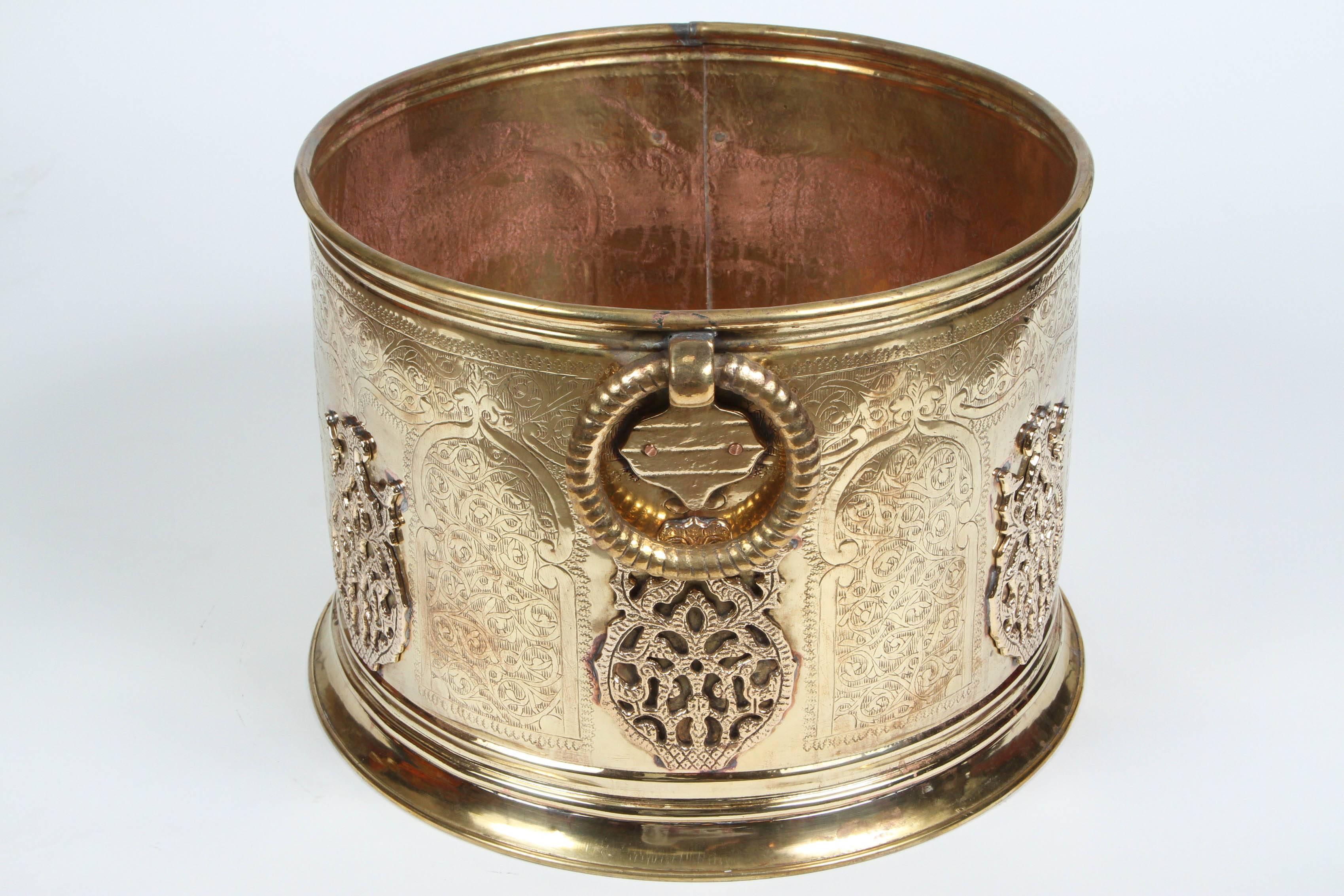 Large Moroccan Moorish Polished Brass Planter Cachepot In Good Condition For Sale In North Hollywood, CA