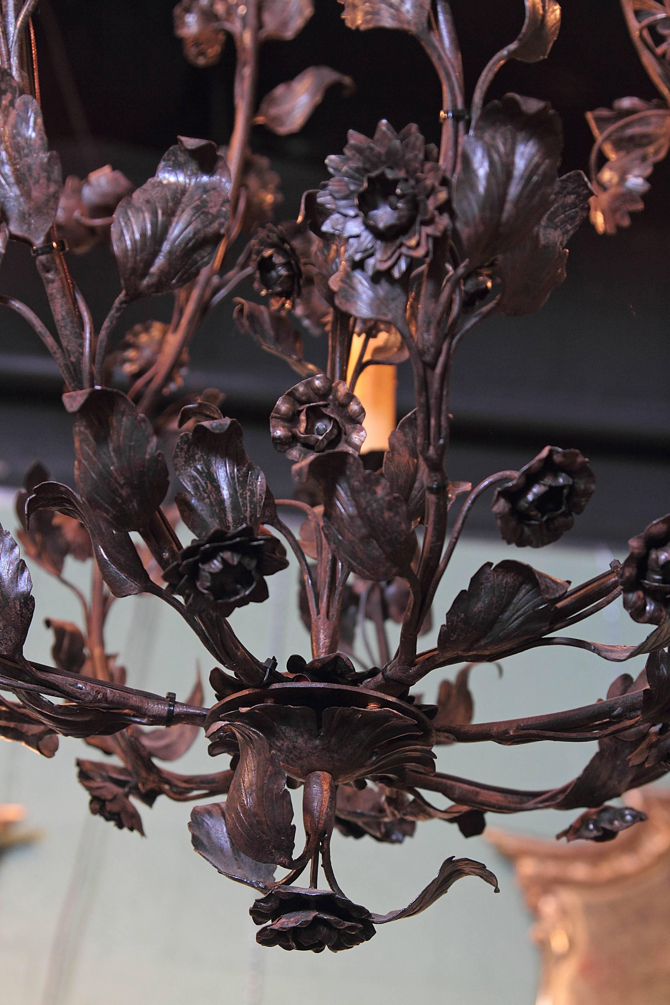 Early 20th Century French Six-Light Metal and Tole Chandelier with Flowers 4